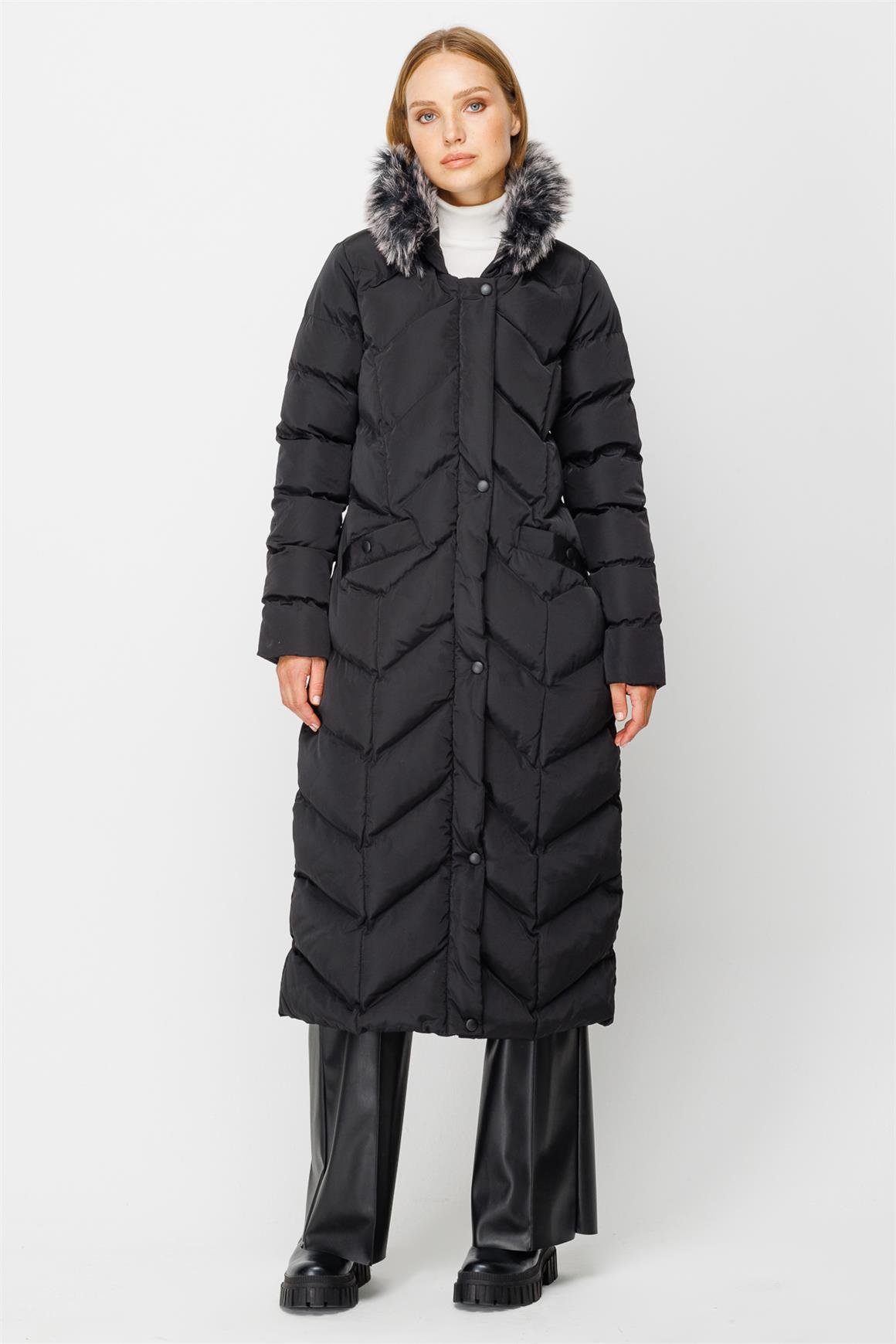 Verev Dikiş Detaylı Kapişon Kenarı Kürk Detaylı Dolgulu Kaban  Siyah