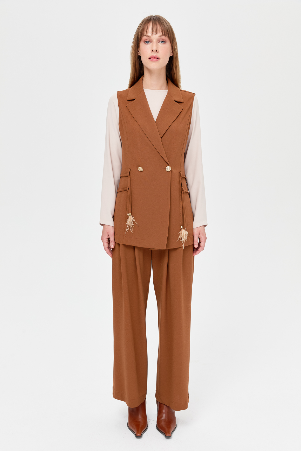 Biye Detaylı Kruvaze Kapamalı Yelekli Üçlü Takım  Taba