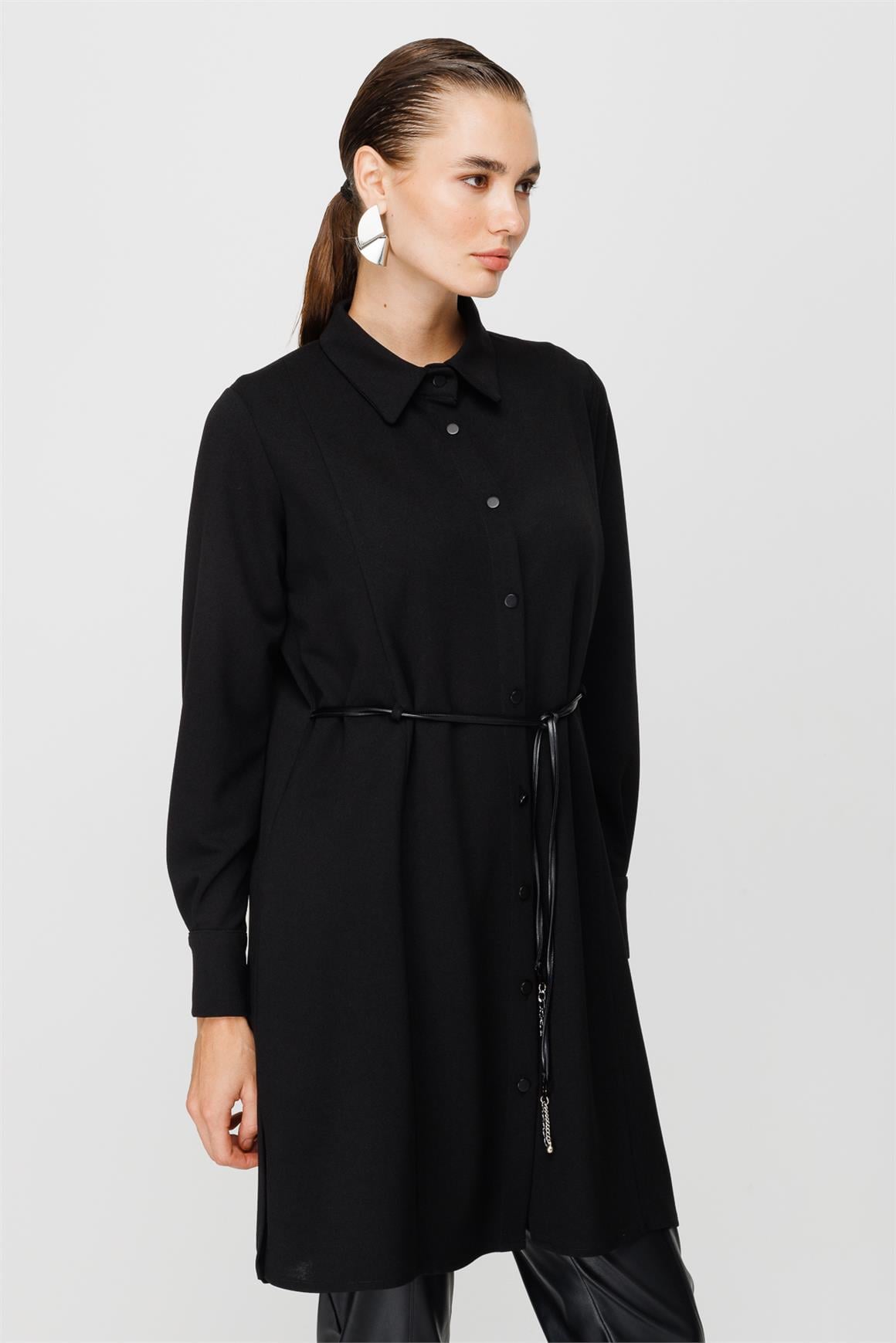 Deri Detaylı Çıt Çıt Kapamalı Tunik  Siyah