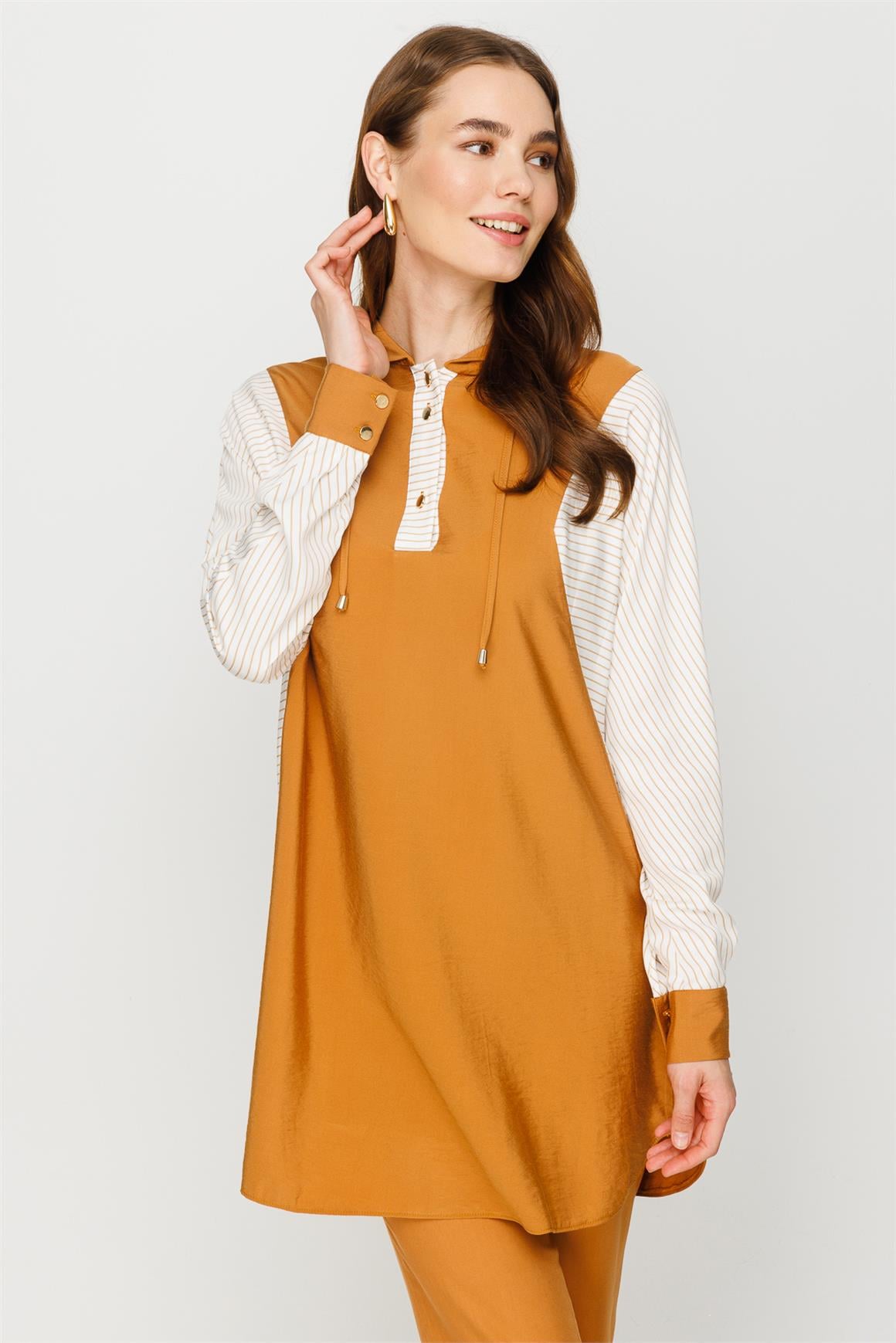 Garni Detaylı Rahat Kumaşlı Kapişonlu Tunik  Taba · 5