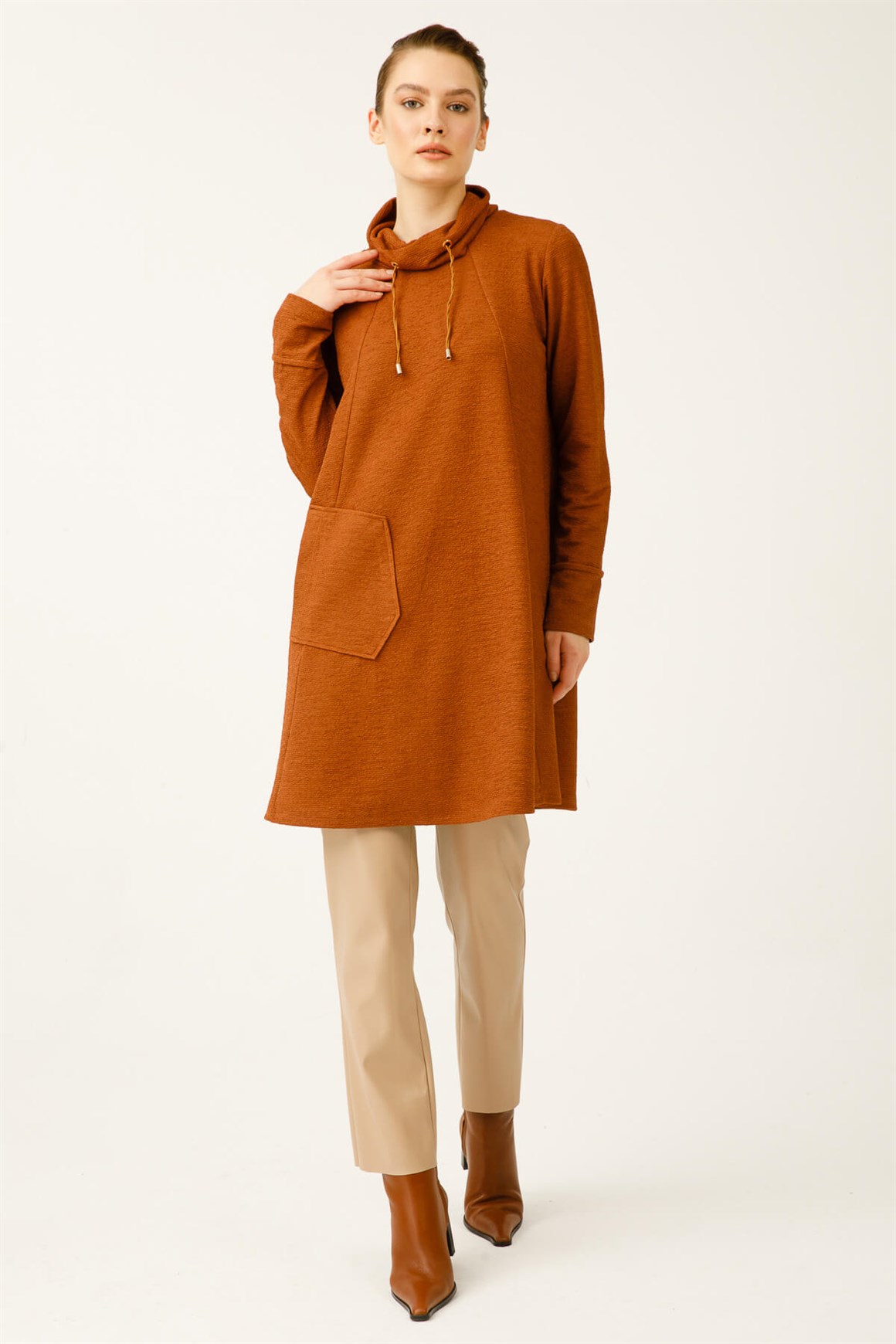 Kırışık Kumaş Detaylı Degaje Yaka Tunik  Taba