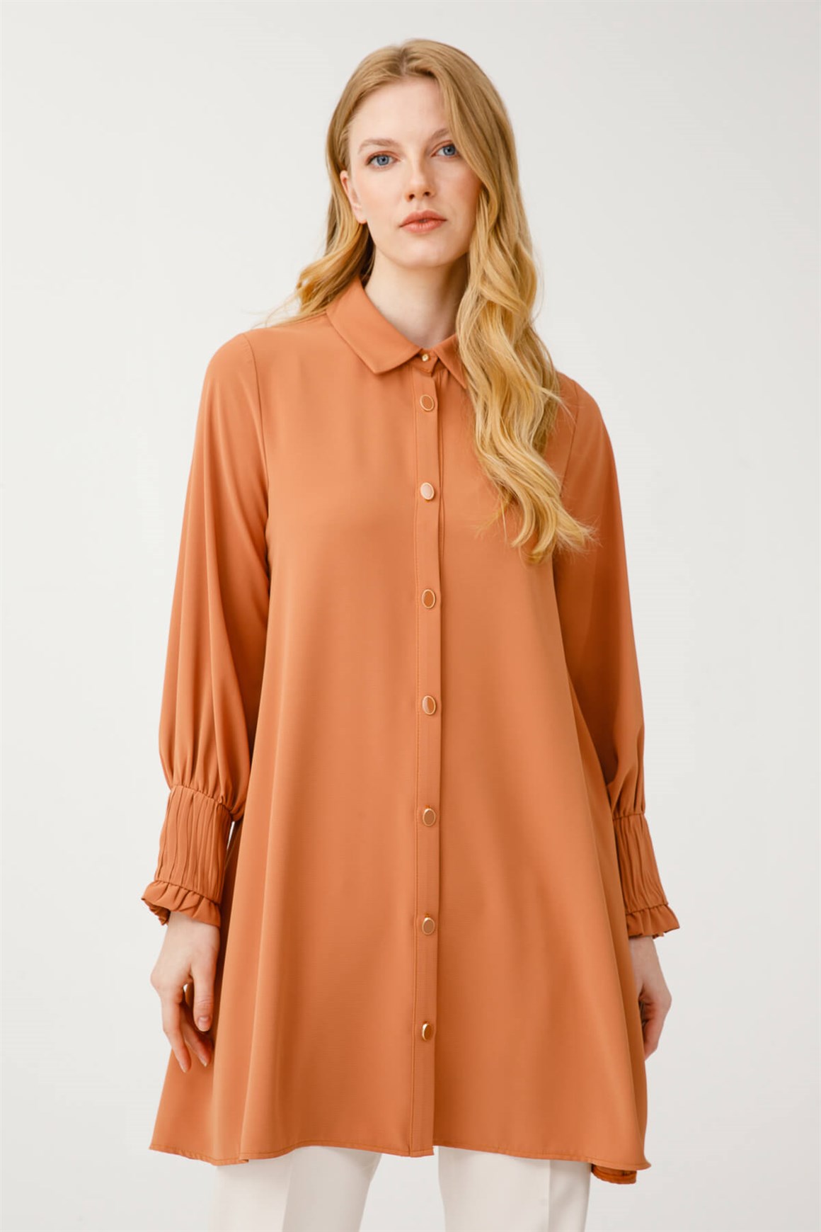 Manşeti Kraş Detaylı Armürlü Kumaş Tunik  Taba