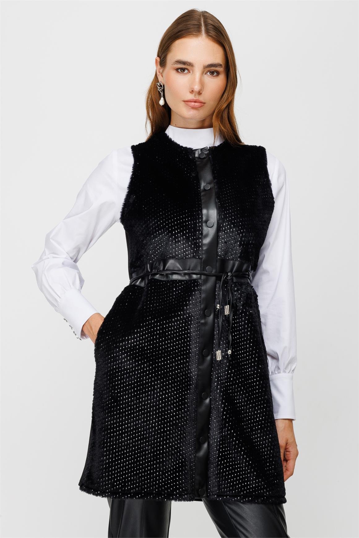 Gümüş Detaylı Kürk Yelek  Siyah