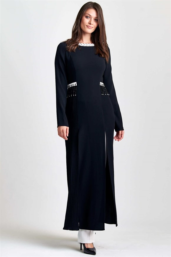 Siyah Kristal Boncuk Aksesuarlı Yandan Piliseli, Yırtmaçlı Elbise