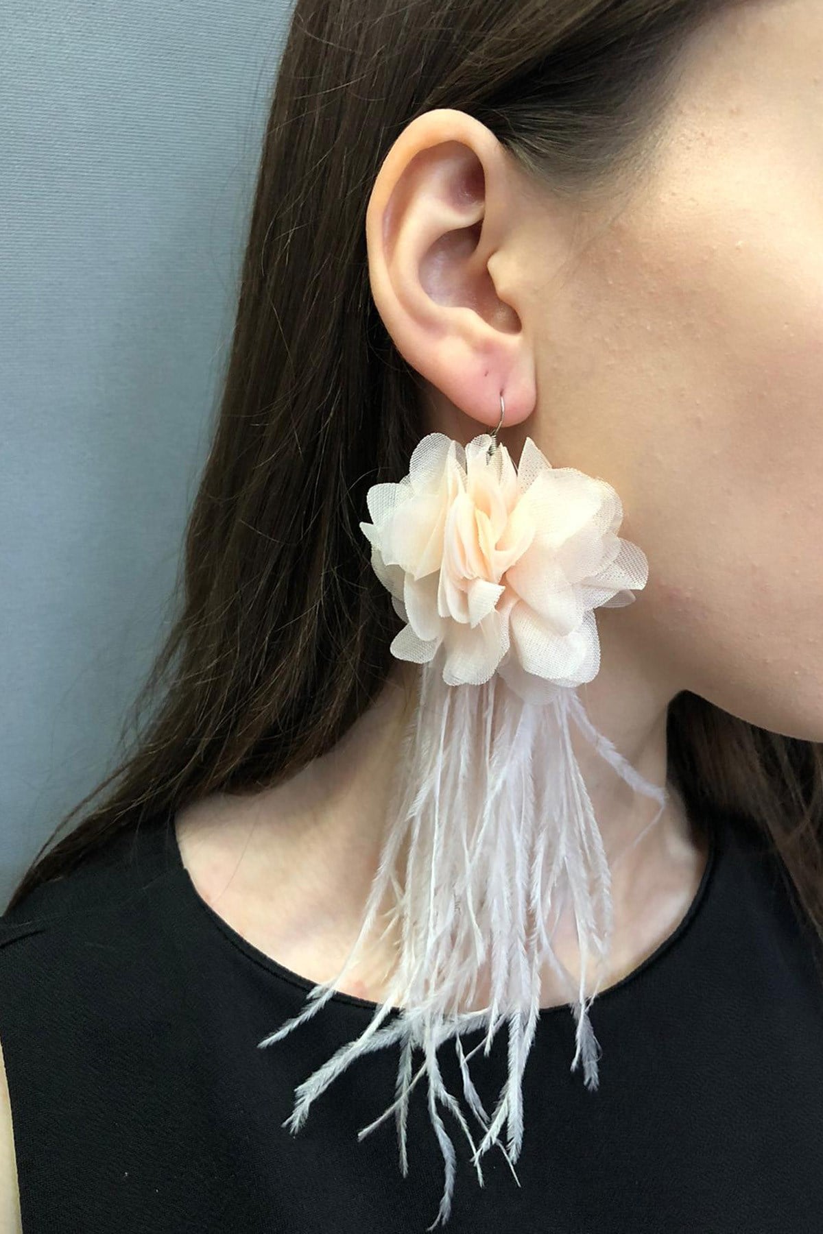 Light Powder Flower Feather Earrings