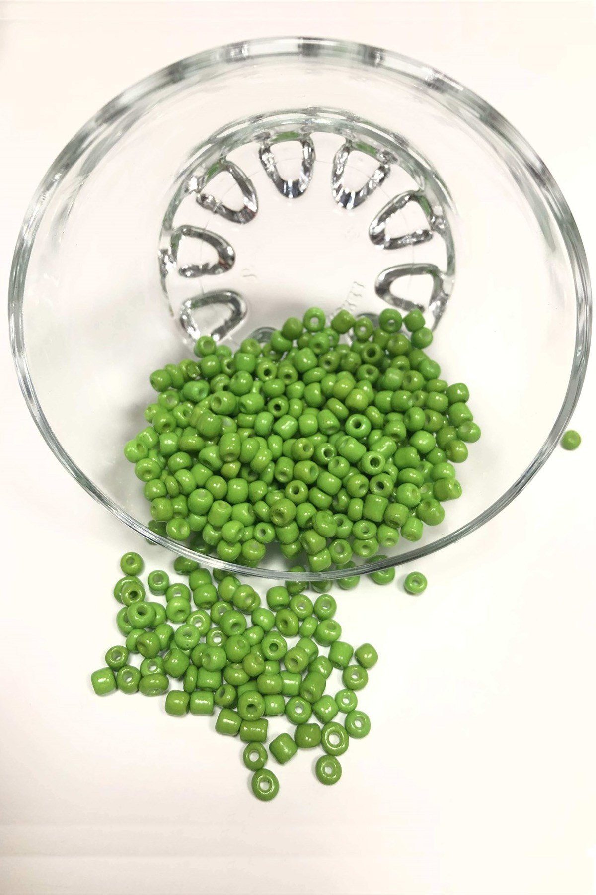 Açık Yeşil Kum Boncuk Orta Boy 4 mm 50 gr