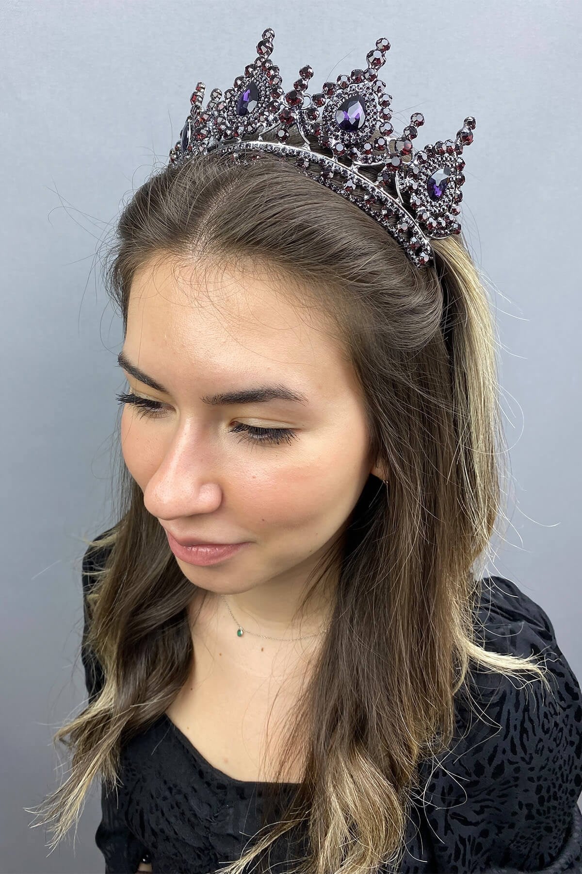 Ahu Model Purple Bridal Crown