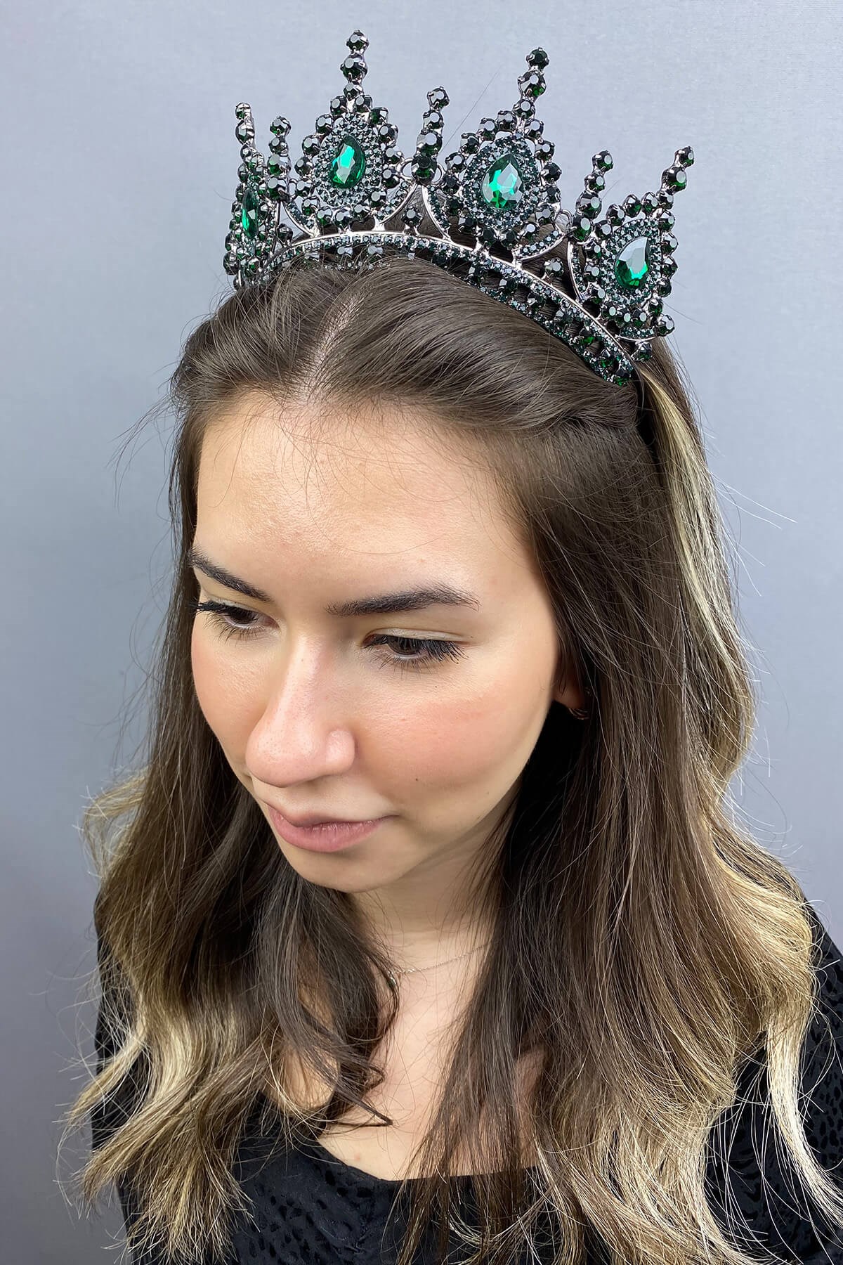 Ahu Model Red Gold Bridal Crown