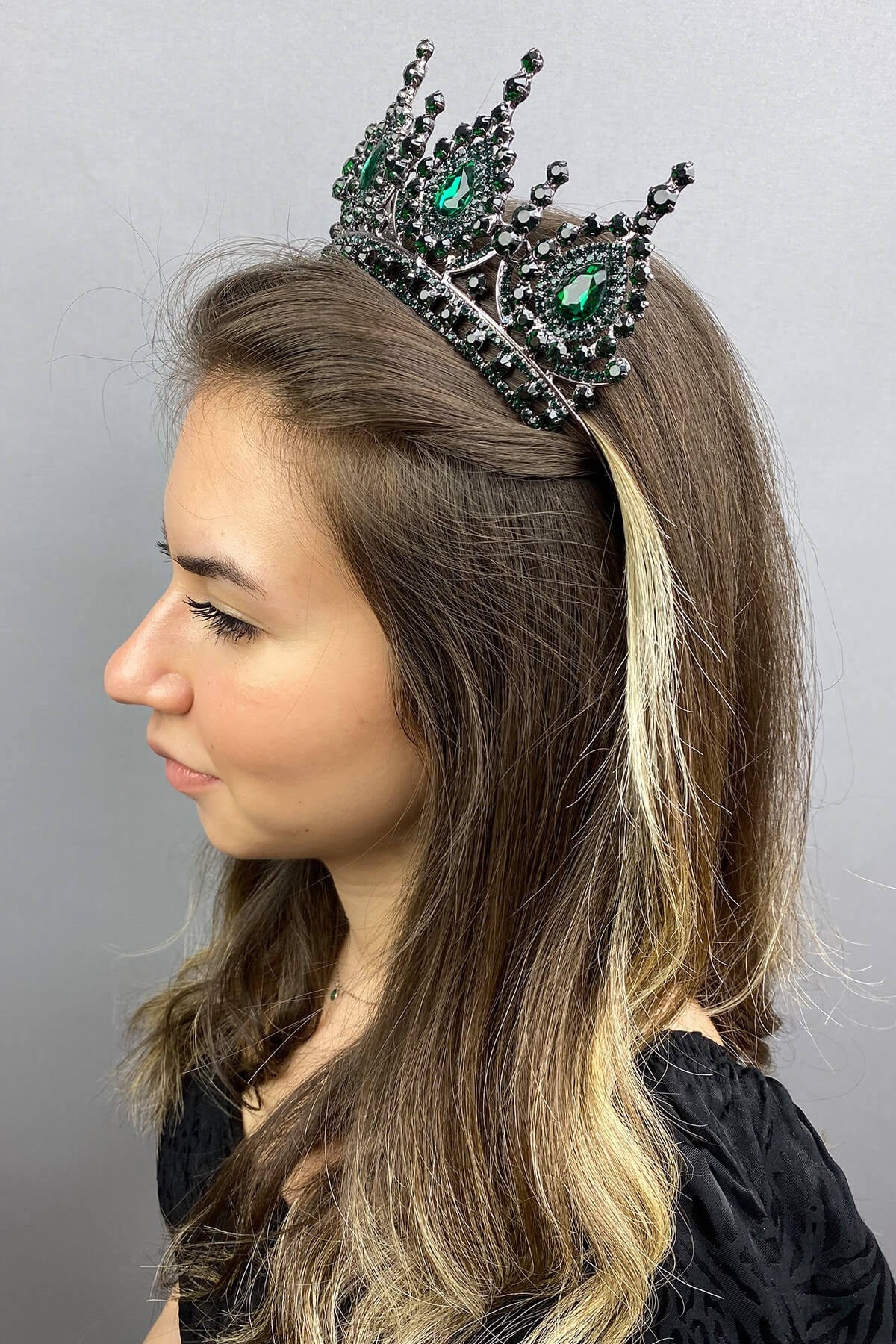 Ahu Model Red Gold Bridal Crown
