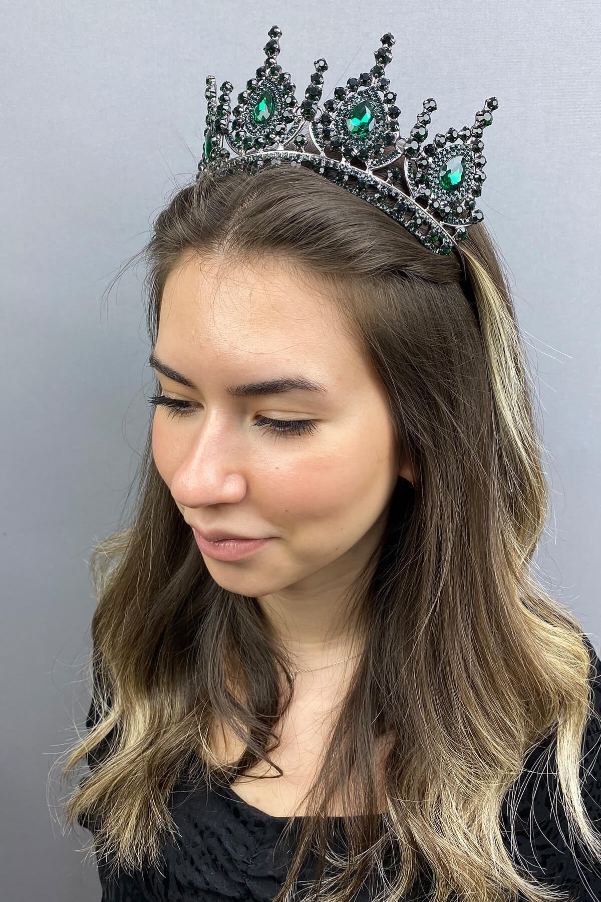 Ahu Model Red Gold Bridal Crown