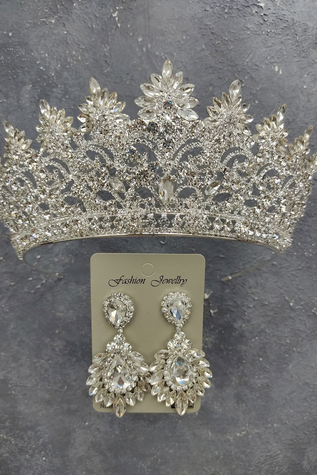 Angelina Model Bridal Crown And Drop Stud Earrings