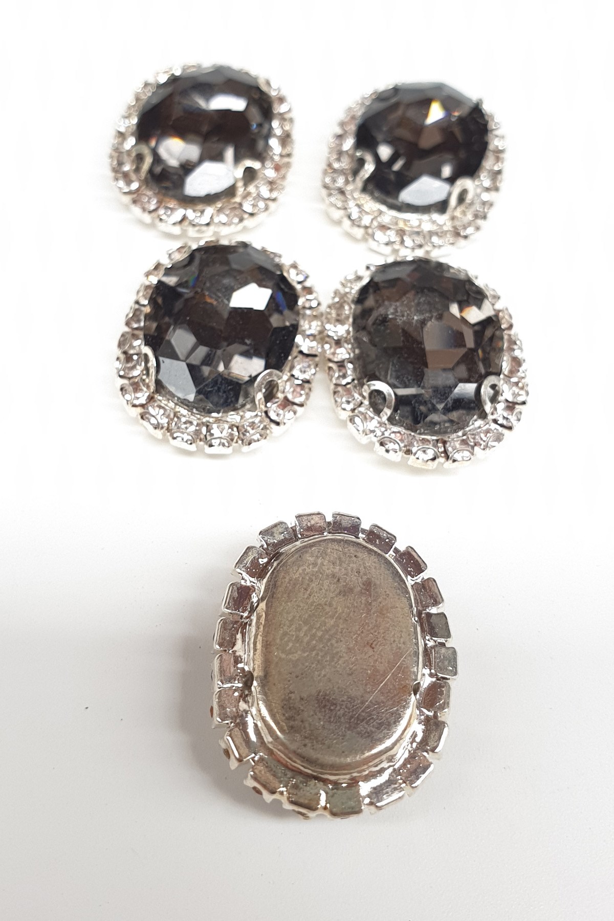 Anthracite GRAY Oval Cased Studded Stone