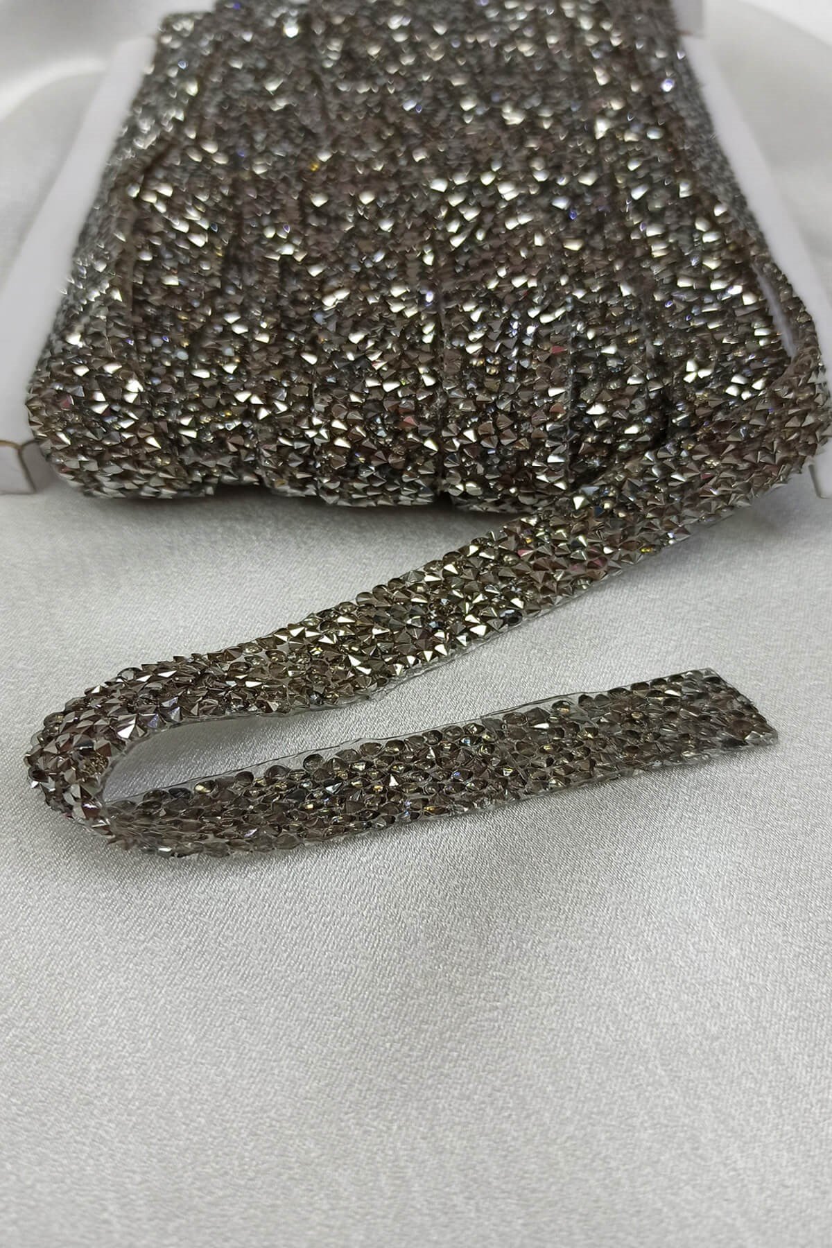 Antrasit Gri Ütü İle Yapışan Şerit