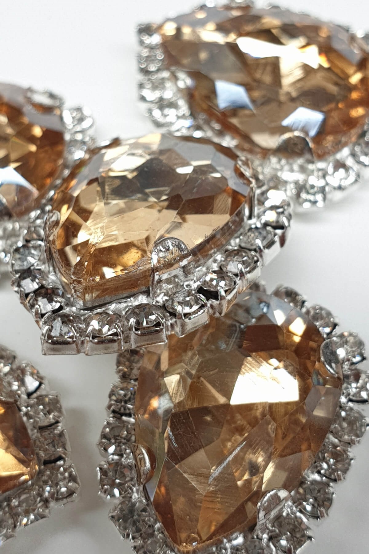 Bal Rengi Damla Kasalı Dikme Taş