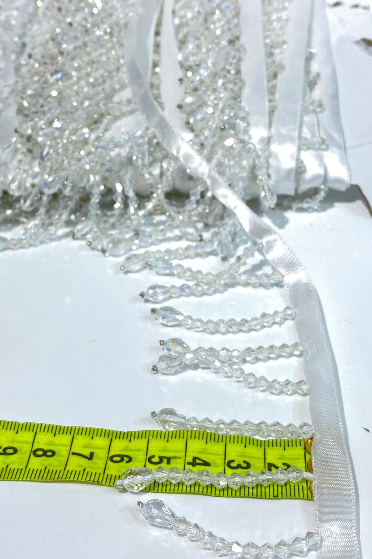 Beyaz Kristal Boncuk İşlemeli Saçak Püskül Şerit