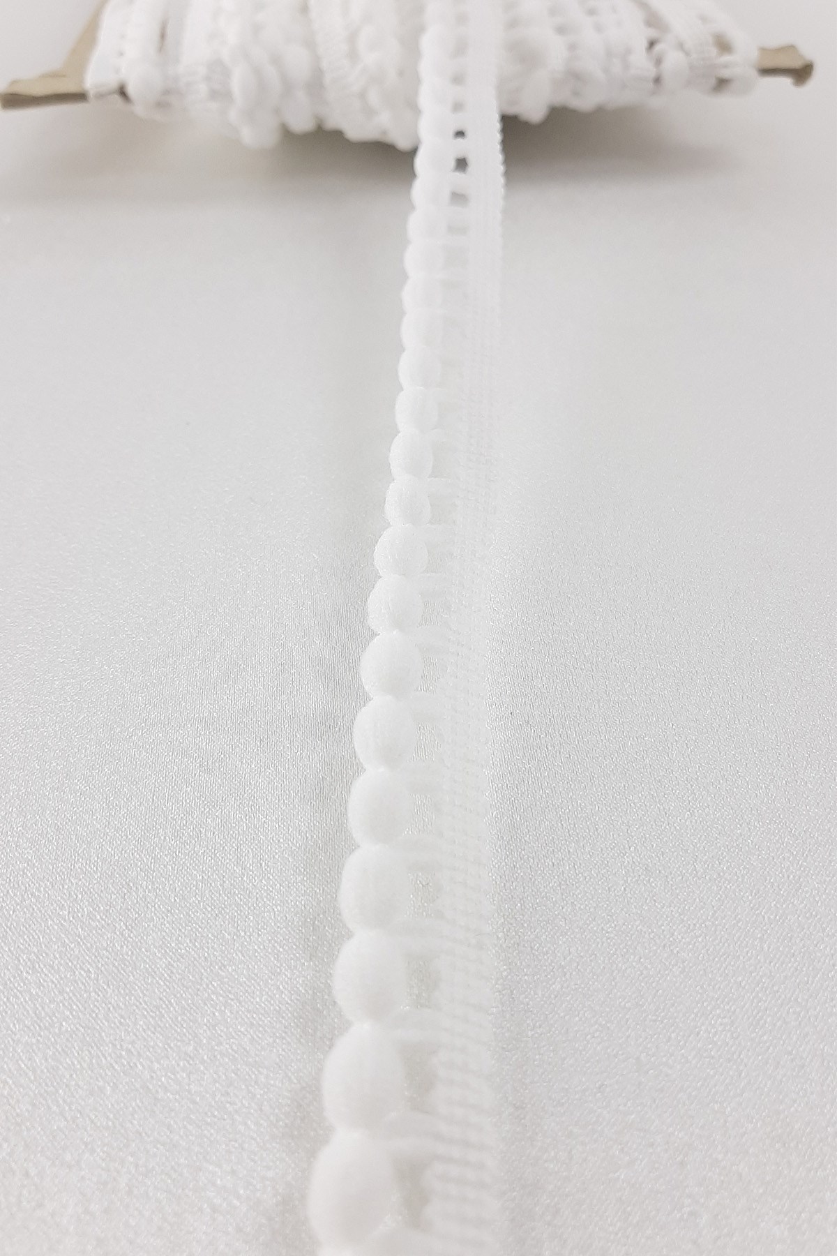 Beyaz Küçük Şerit Ponpon