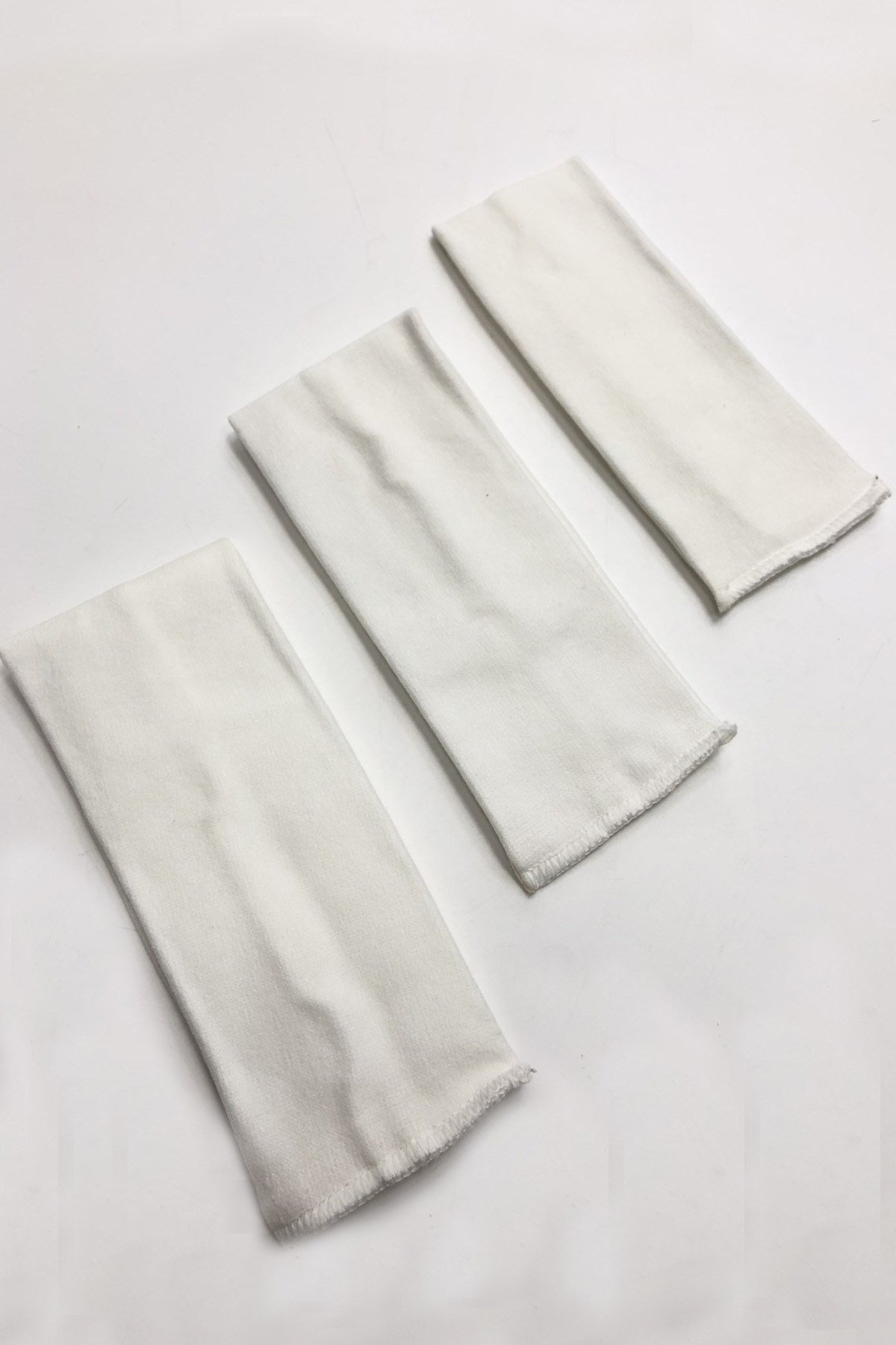 رباط شعر أبيض ممشط