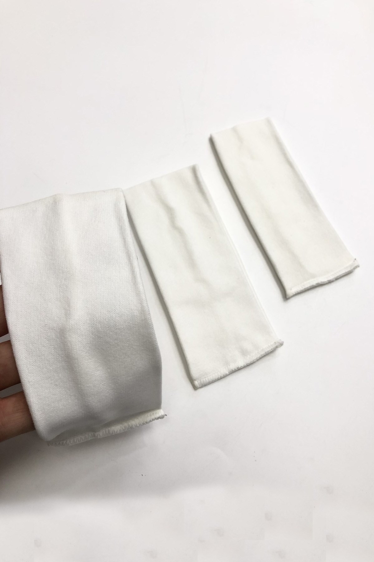 رباط شعر أبيض ممشط