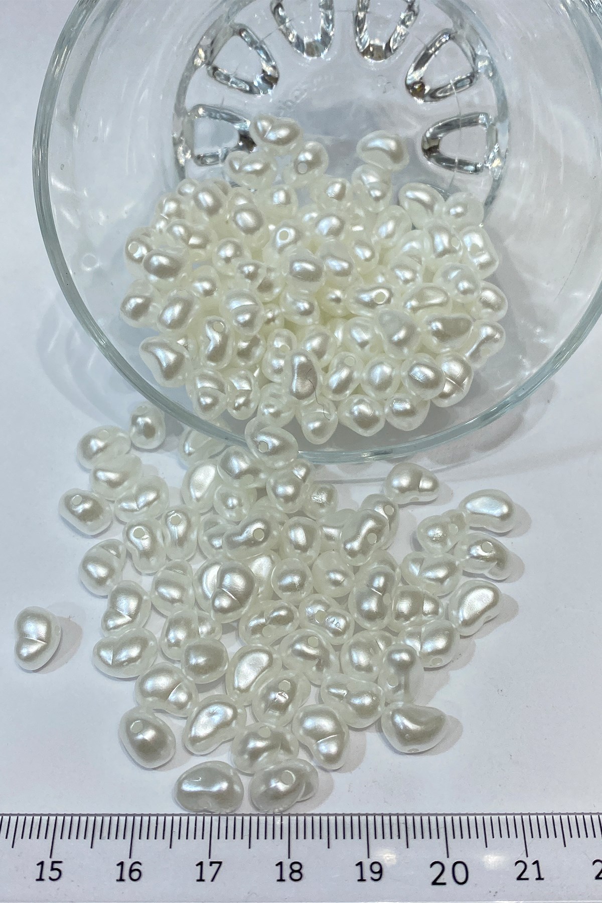 Beyaz Şekilli Yamuk Plastik İnci 50 gr