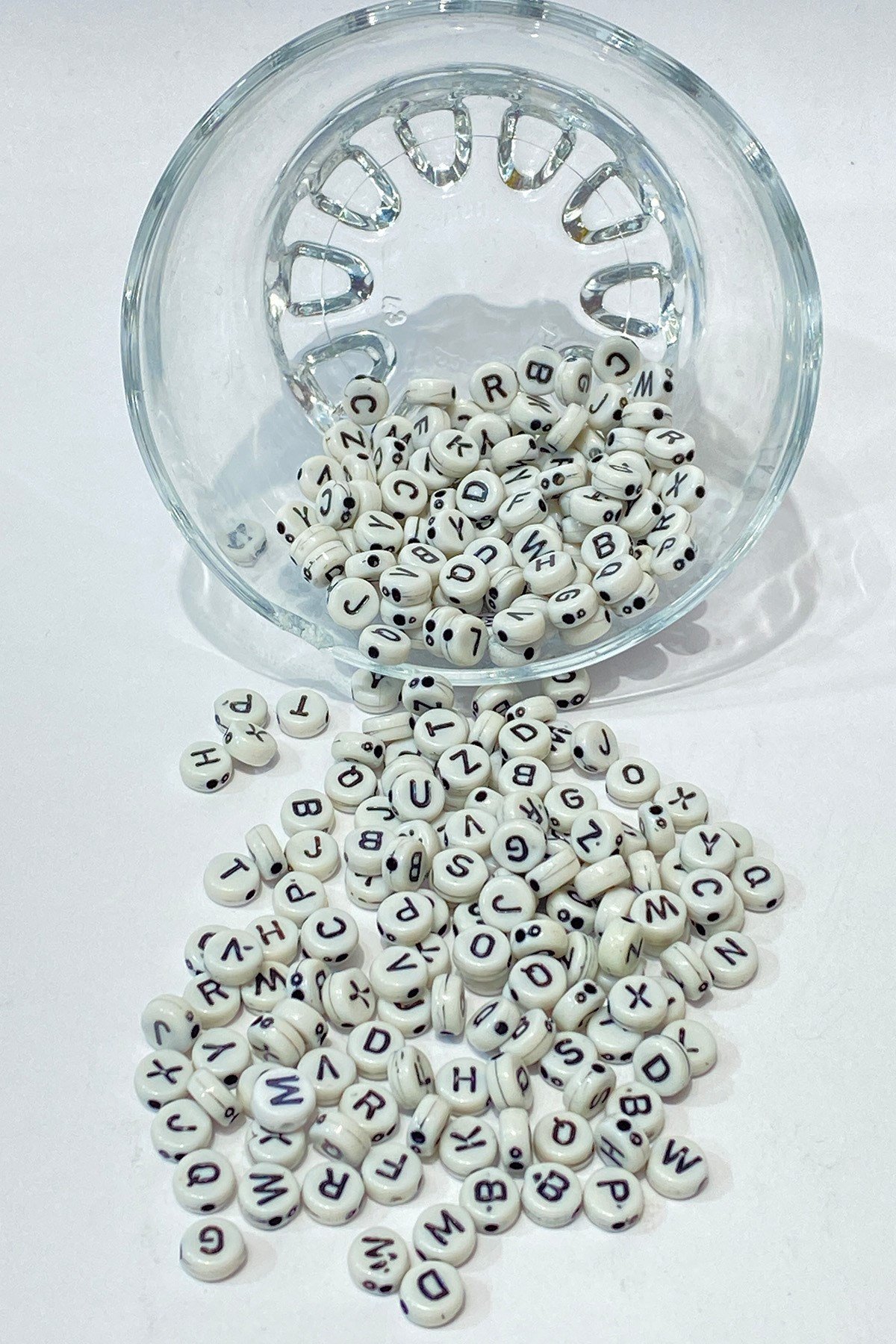 Beyaz Yuvarlak Harf Boncuk 100 Adet