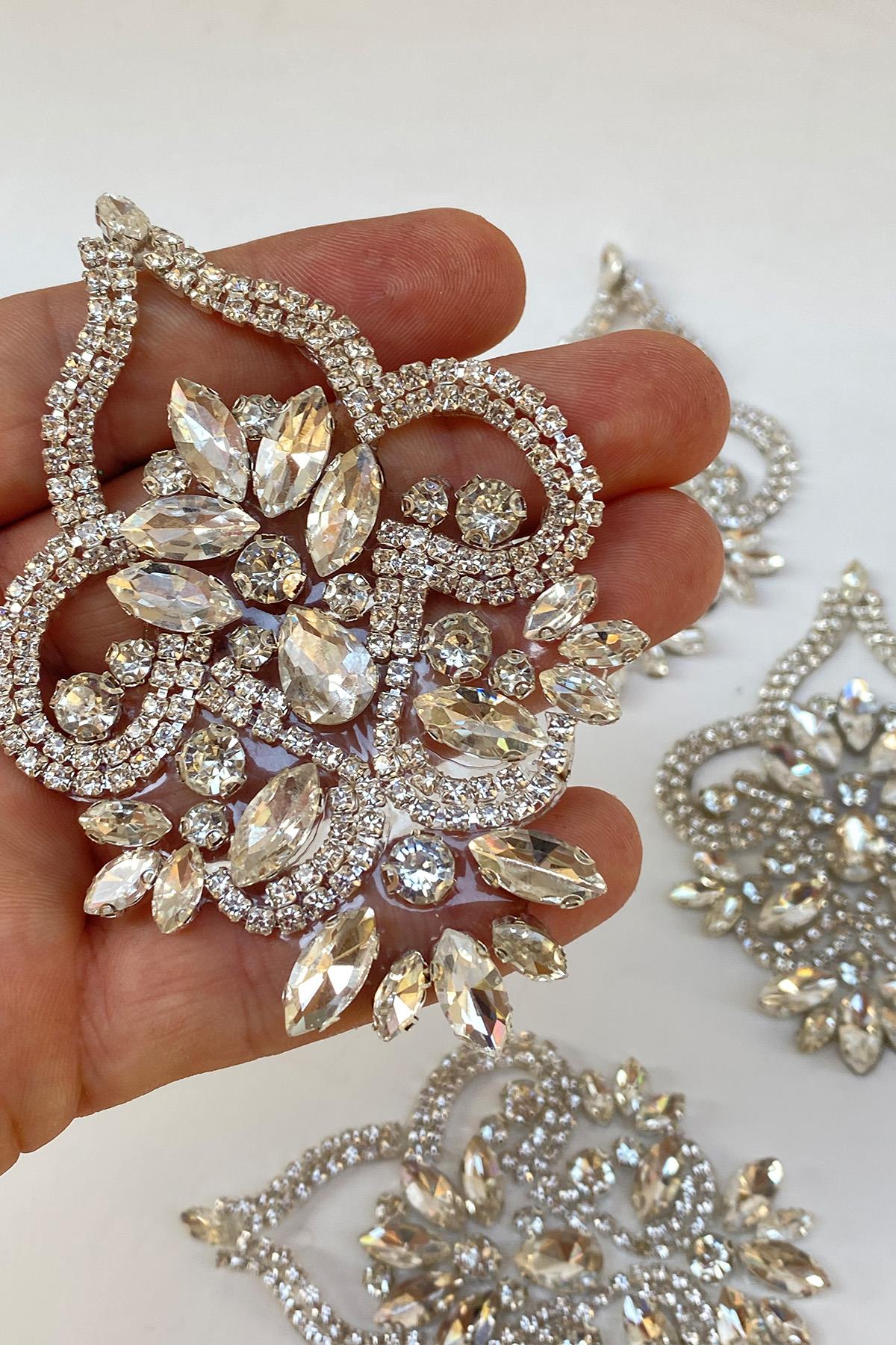 Beyoğlu Ve Mekik Taşlı Ütüyle Yapışan Parlak Aplik Apolet