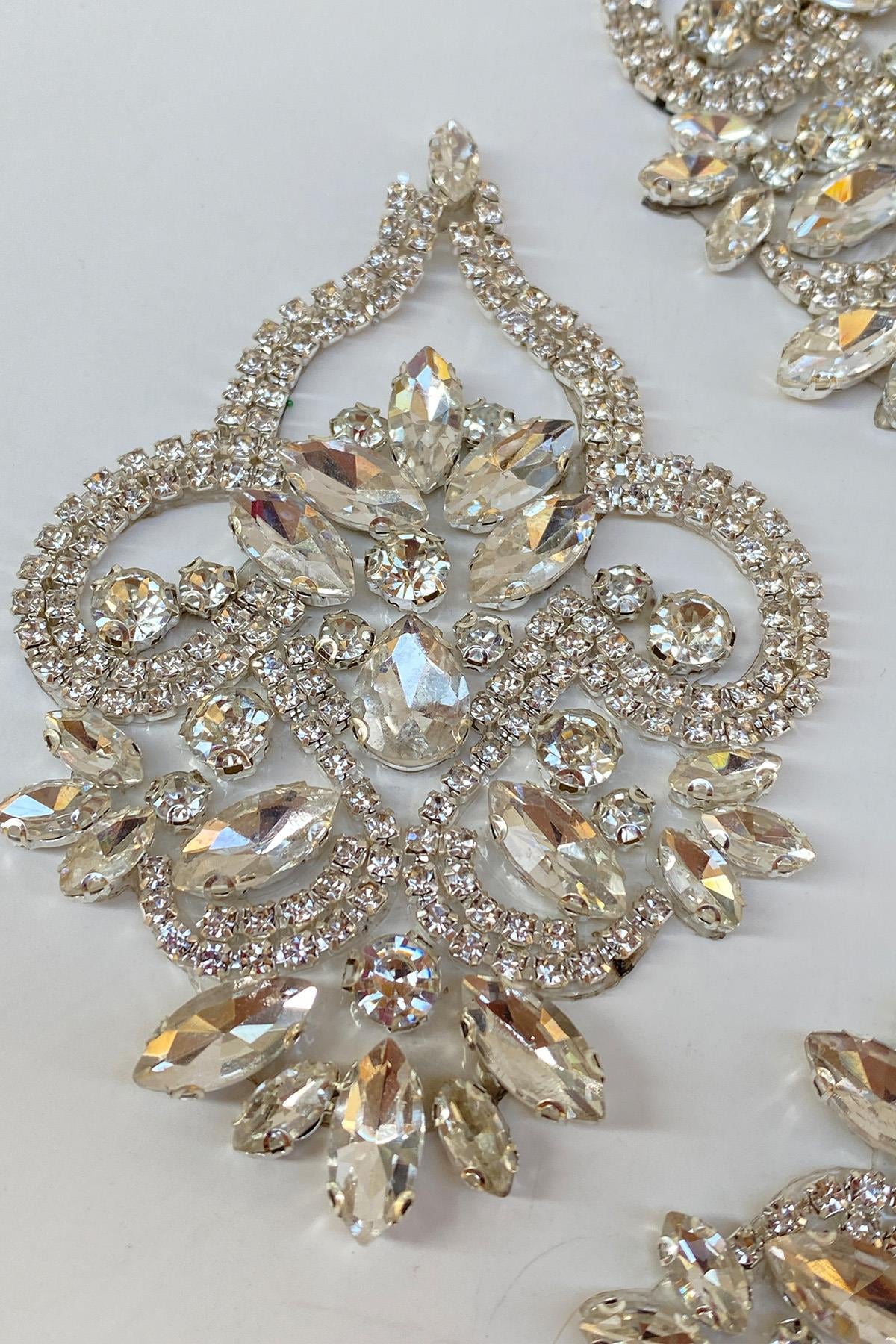 Beyoğlu Ve Mekik Taşlı Ütüyle Yapışan Parlak Aplik Apolet