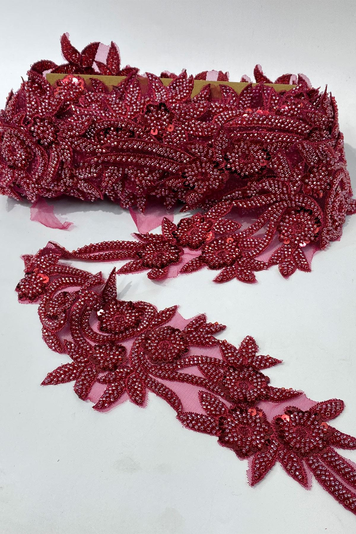 Bordo Boncuk İşlemeli Çiçek Desen Geniş Şerit Aplik 1 Metre