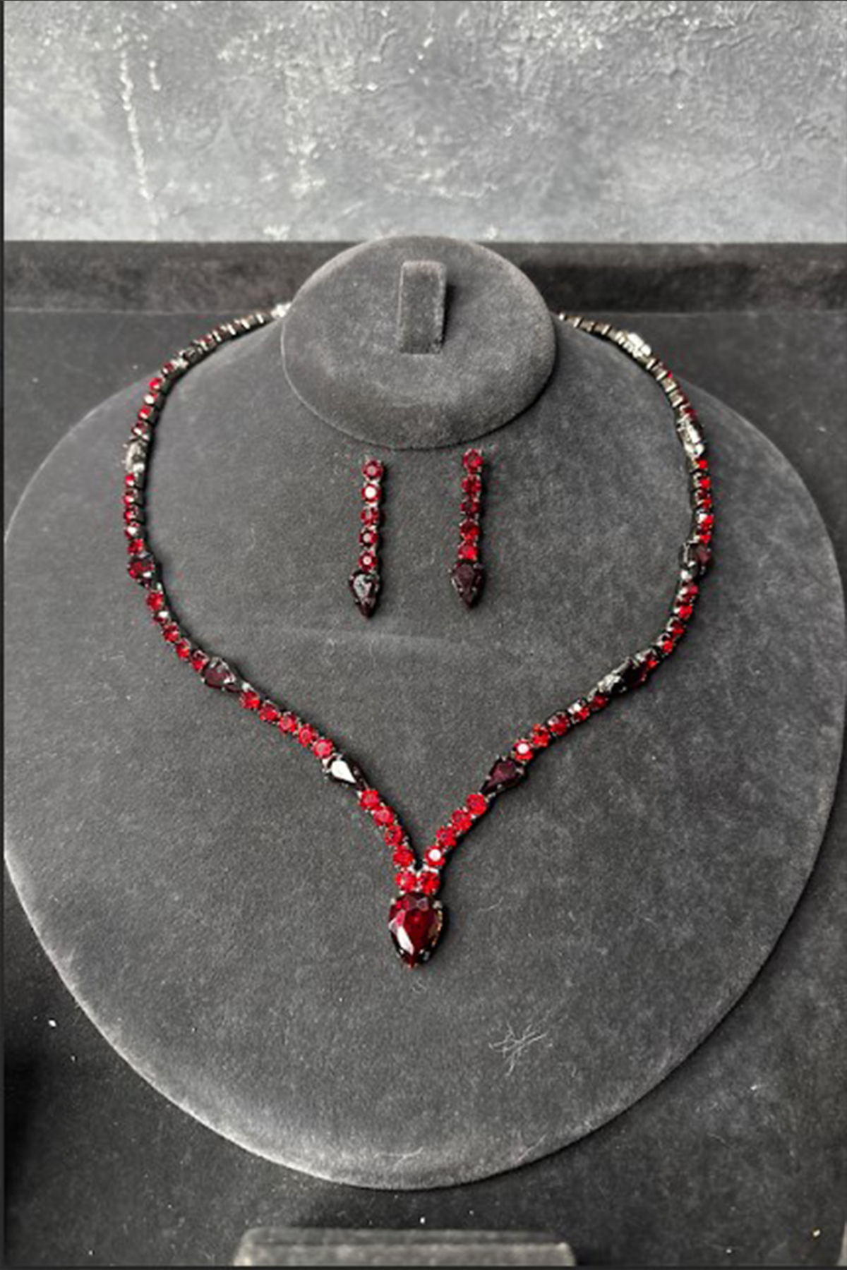 Bordo Renk Parlak Taşlı Kolye Küpe Set Damla Model Gelin Nişan Takı Seti