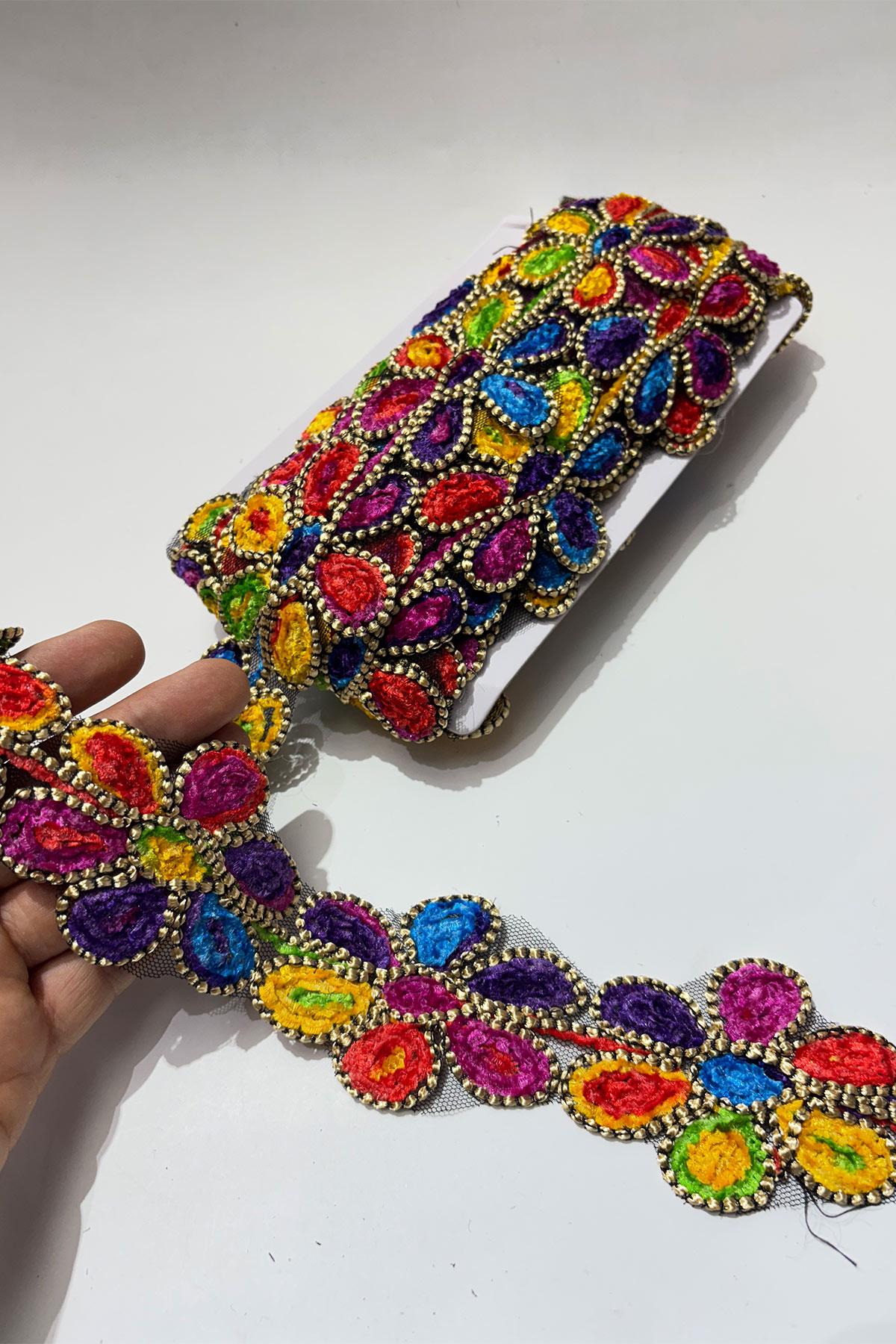 Çiçek Desenli Antik Şerit Güpür