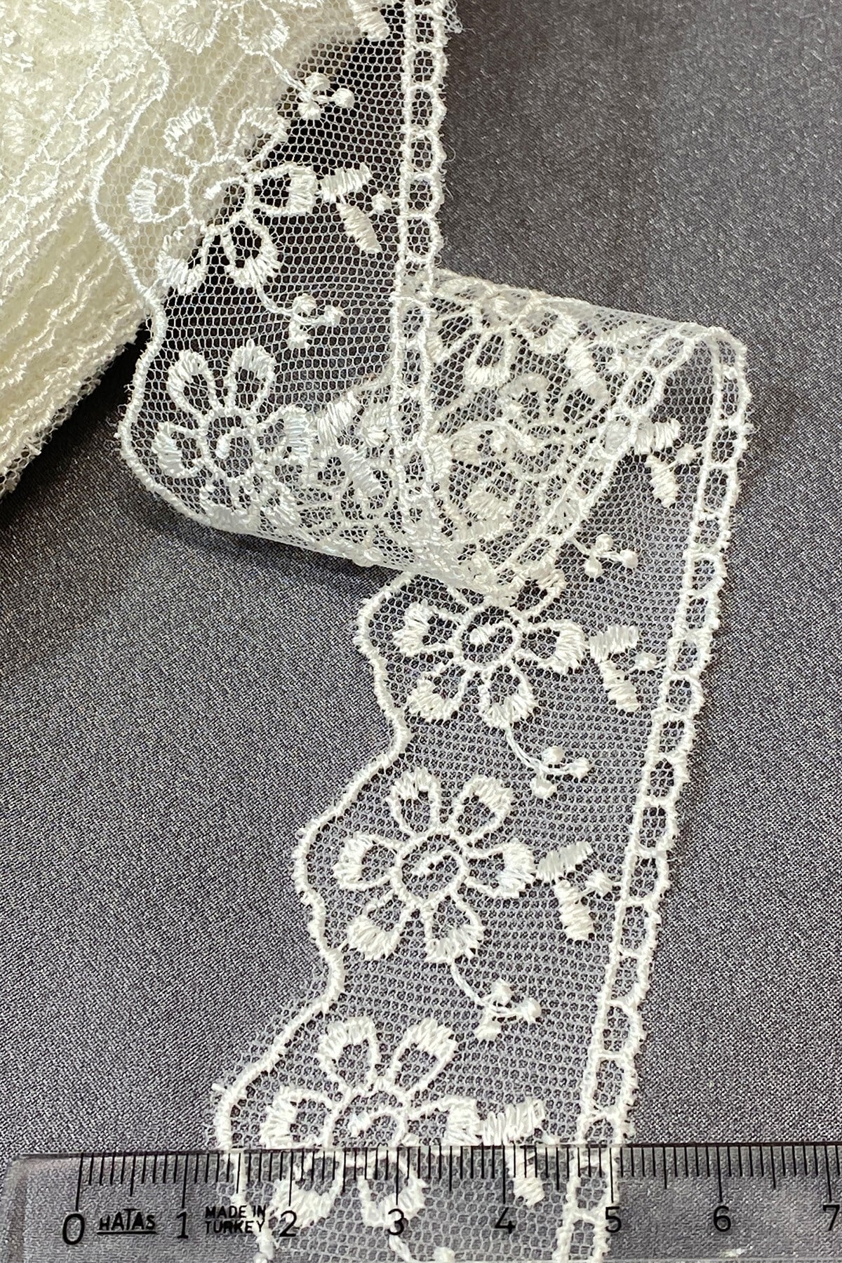 Floral Patterned Edge Guipure Lace Scallop 9 mt