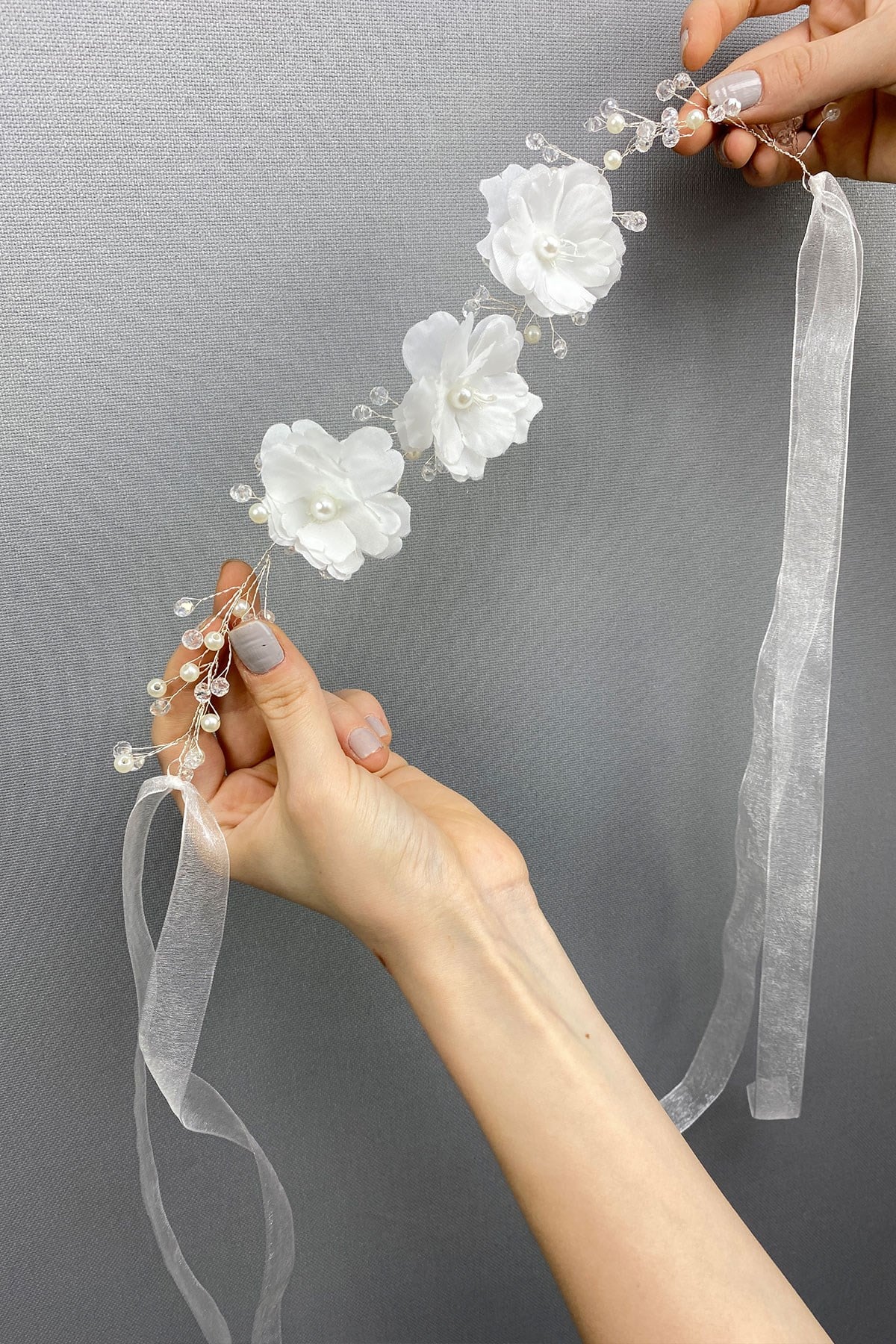 Special Design Bridal Hair Accessory with Flowers and Pearls