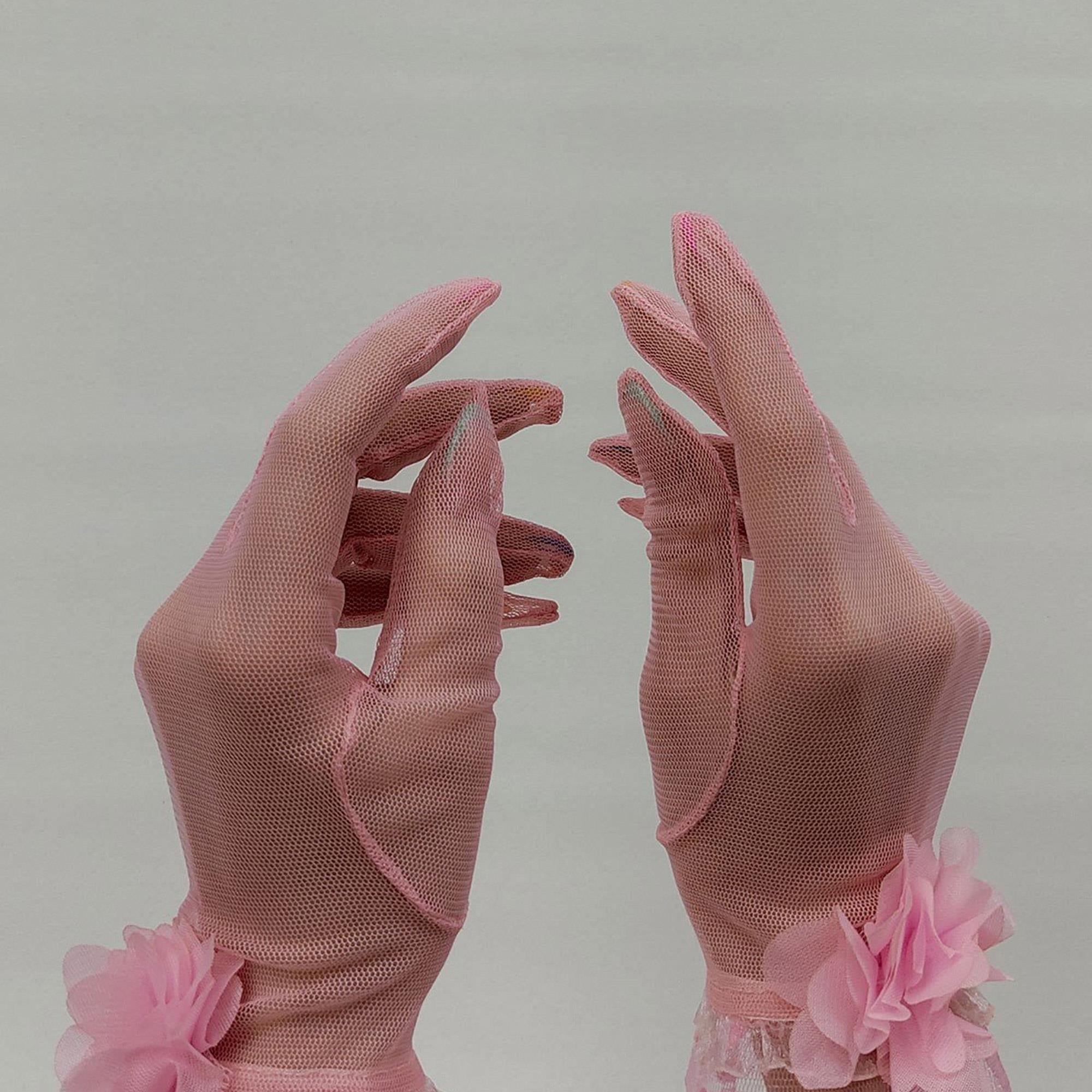 Wholesale Lacy Floral Patterned Bridal Gloves