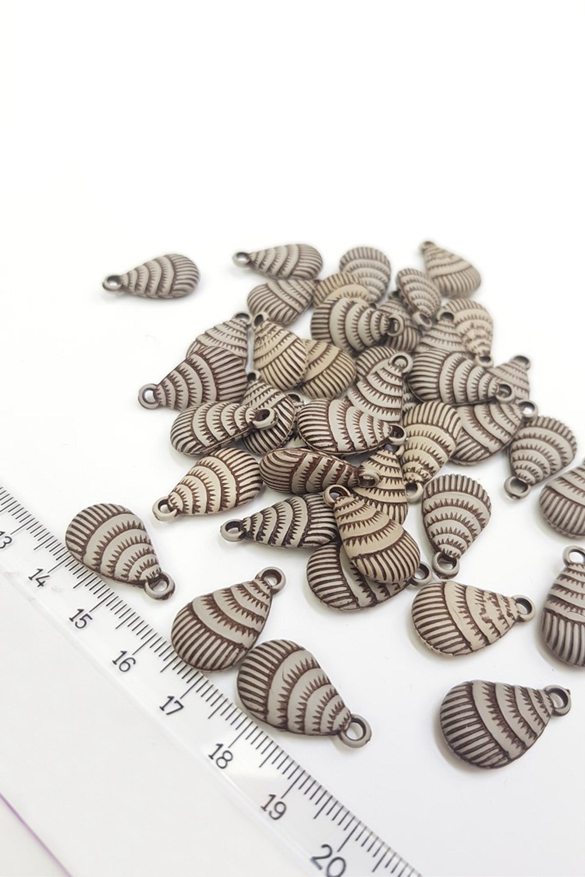 Plastik Kahveli Midye Deniz Kabuğu