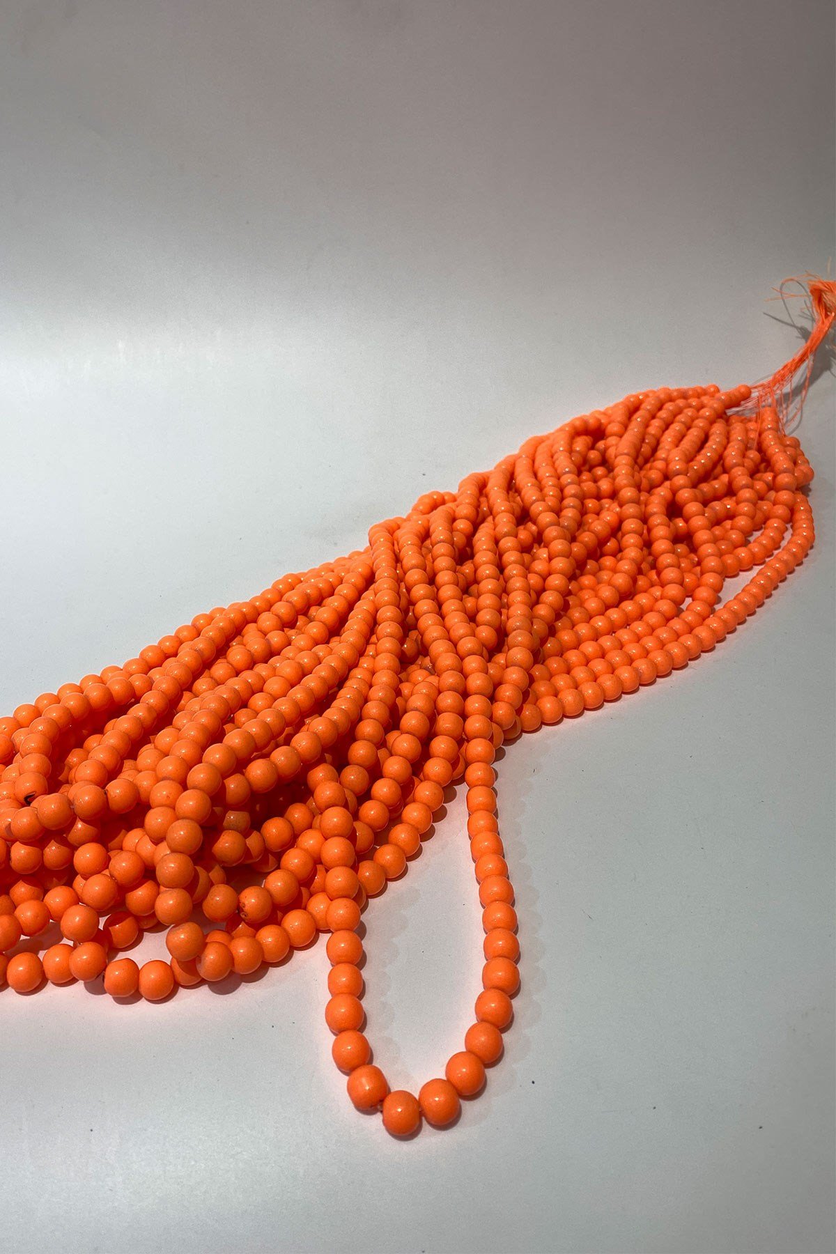 خرز زجاجي من سلسلة منقوشة 8 مم