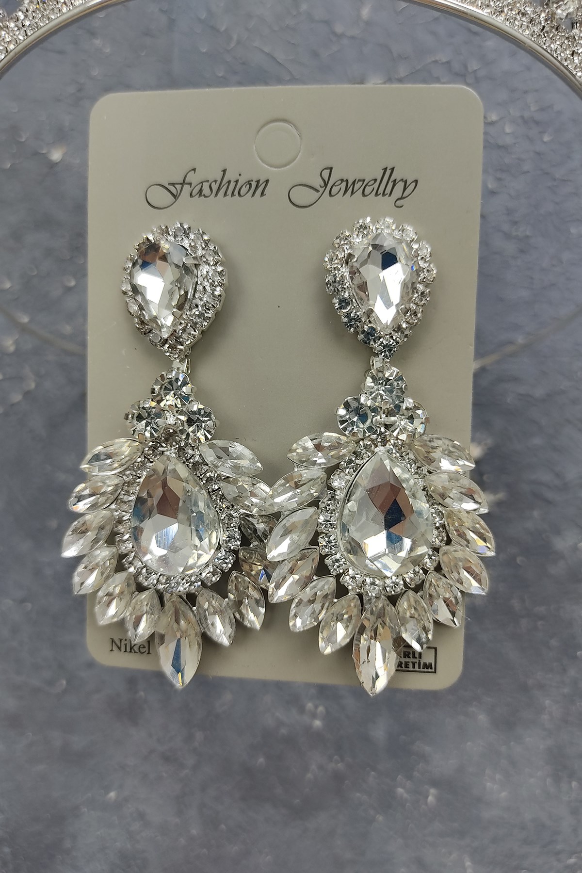 Dilruba Model Bridal Crown And Drop Stud Earrings
