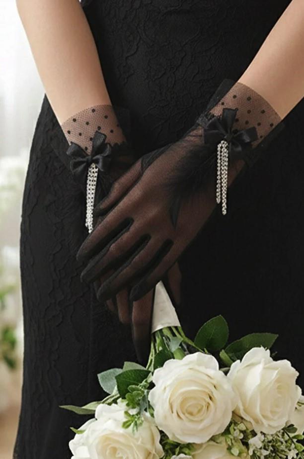 Bowknotted Pearl Embellished Stone Pendant Polka Dot Tulle Bridal Gloves