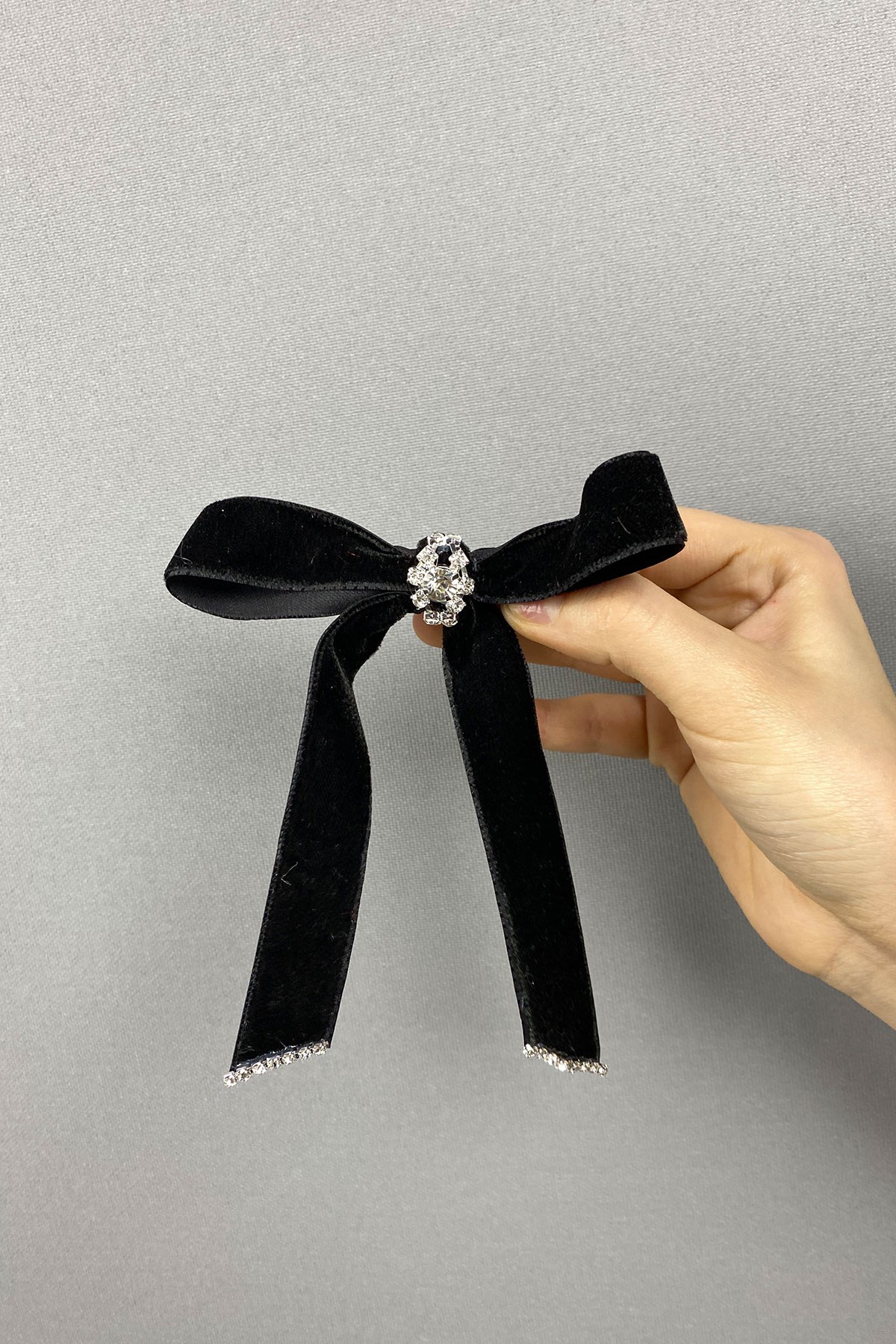 Fiyonklu Kadife Kurdeleli Taşlı Saç Tokası