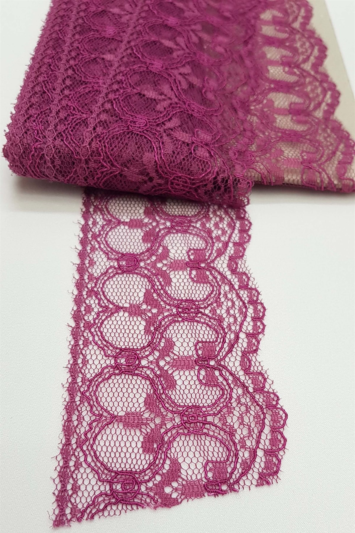 Fuchsia Cola Swan Lace