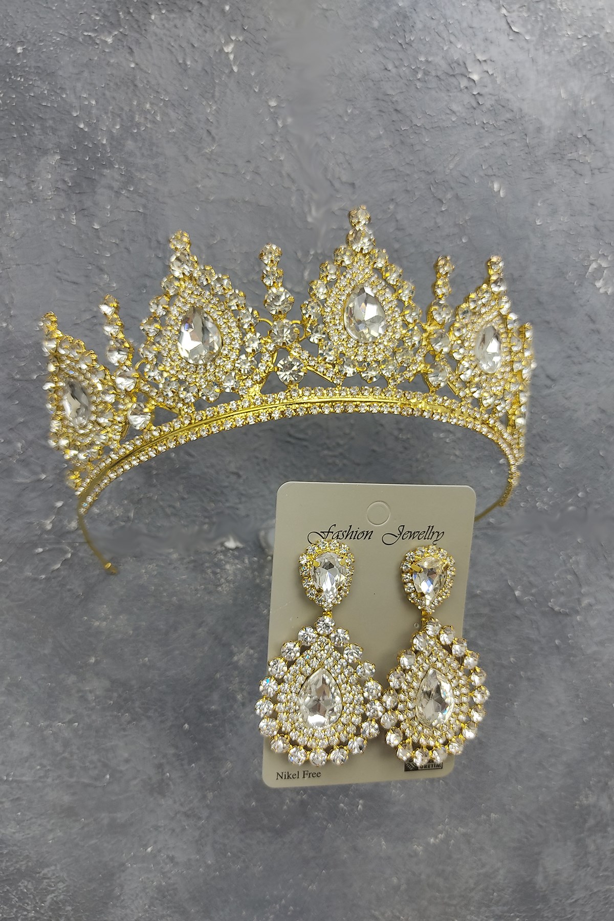 Gold Ahu Model Bridal Crown And Studded Earrings