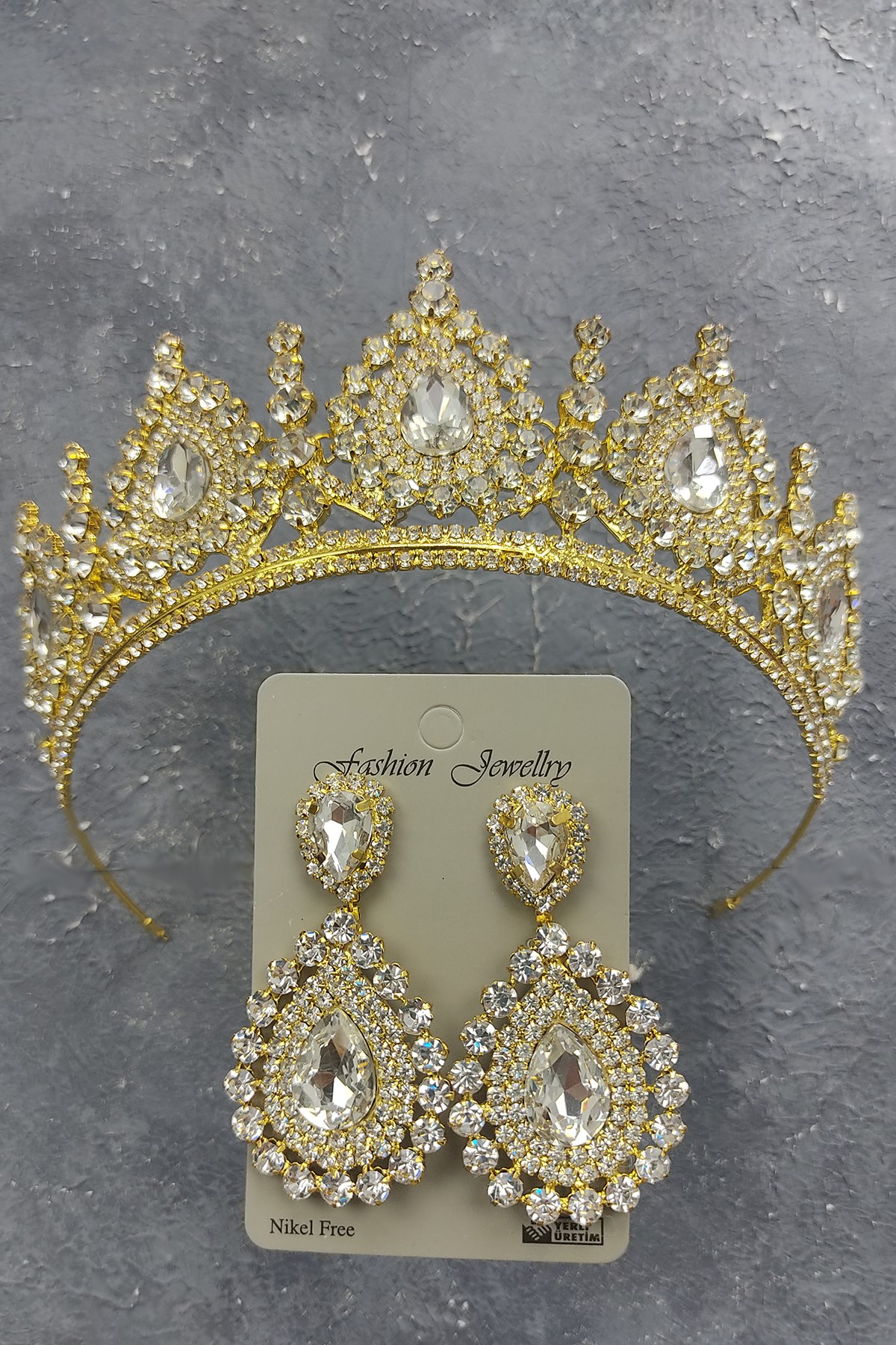 Gold Ahu Model Bridal Crown And Studded Earrings