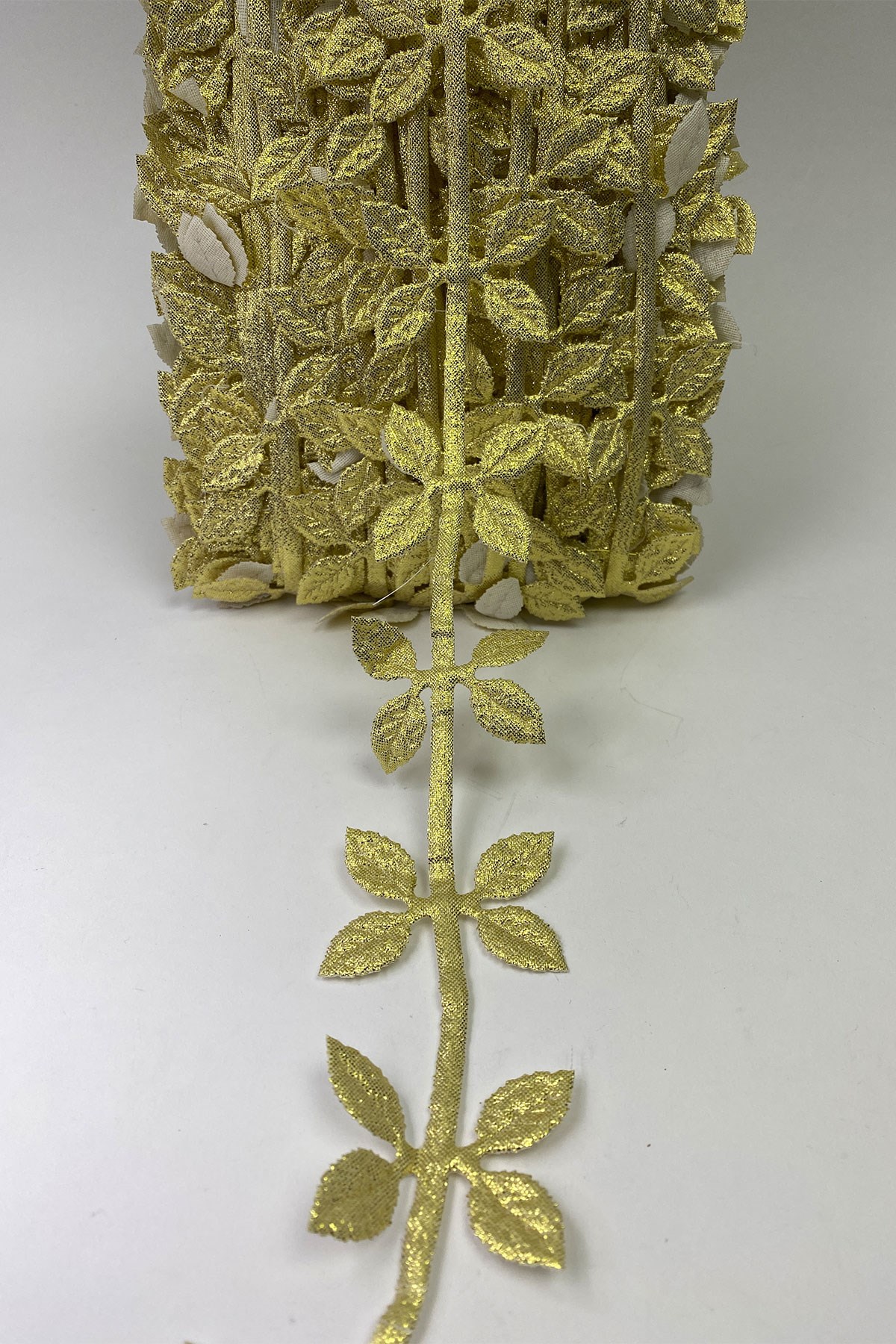 Gold Decorative 4 Leaf Strip Water Stone 1 mt