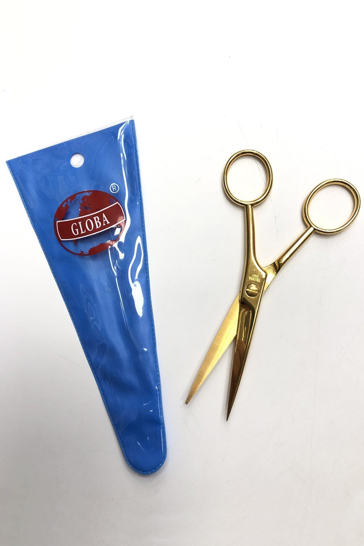 مقص معدني ذهبي متوسط الحجم