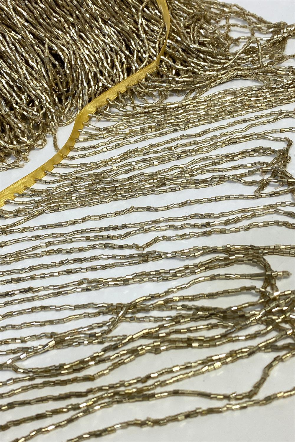 شرابة مطرزة باللون الذهبي مقاس 15 سم