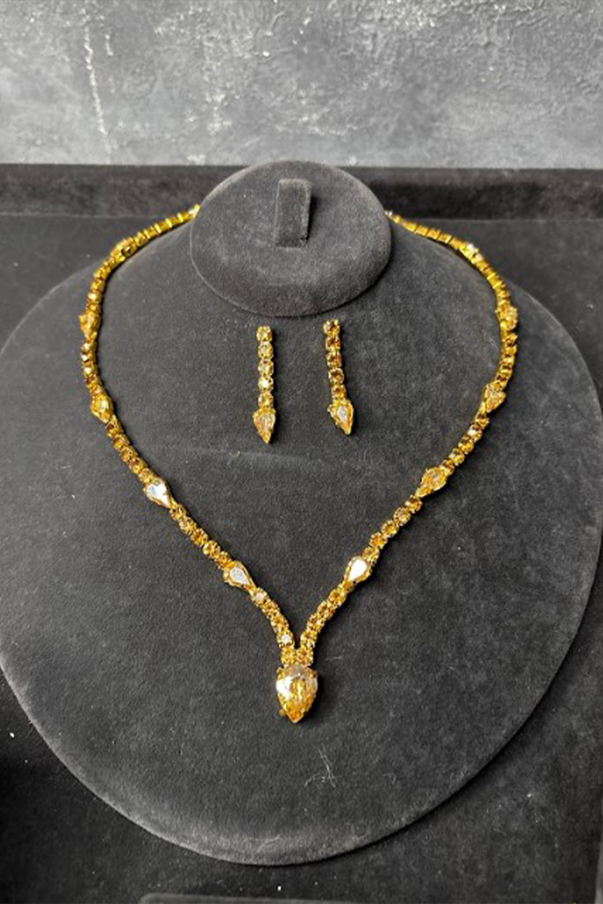 Gold Renk Premium Taşlı Kolye Küpe Set Lüks Işıltılı Abiye Düğün Takı