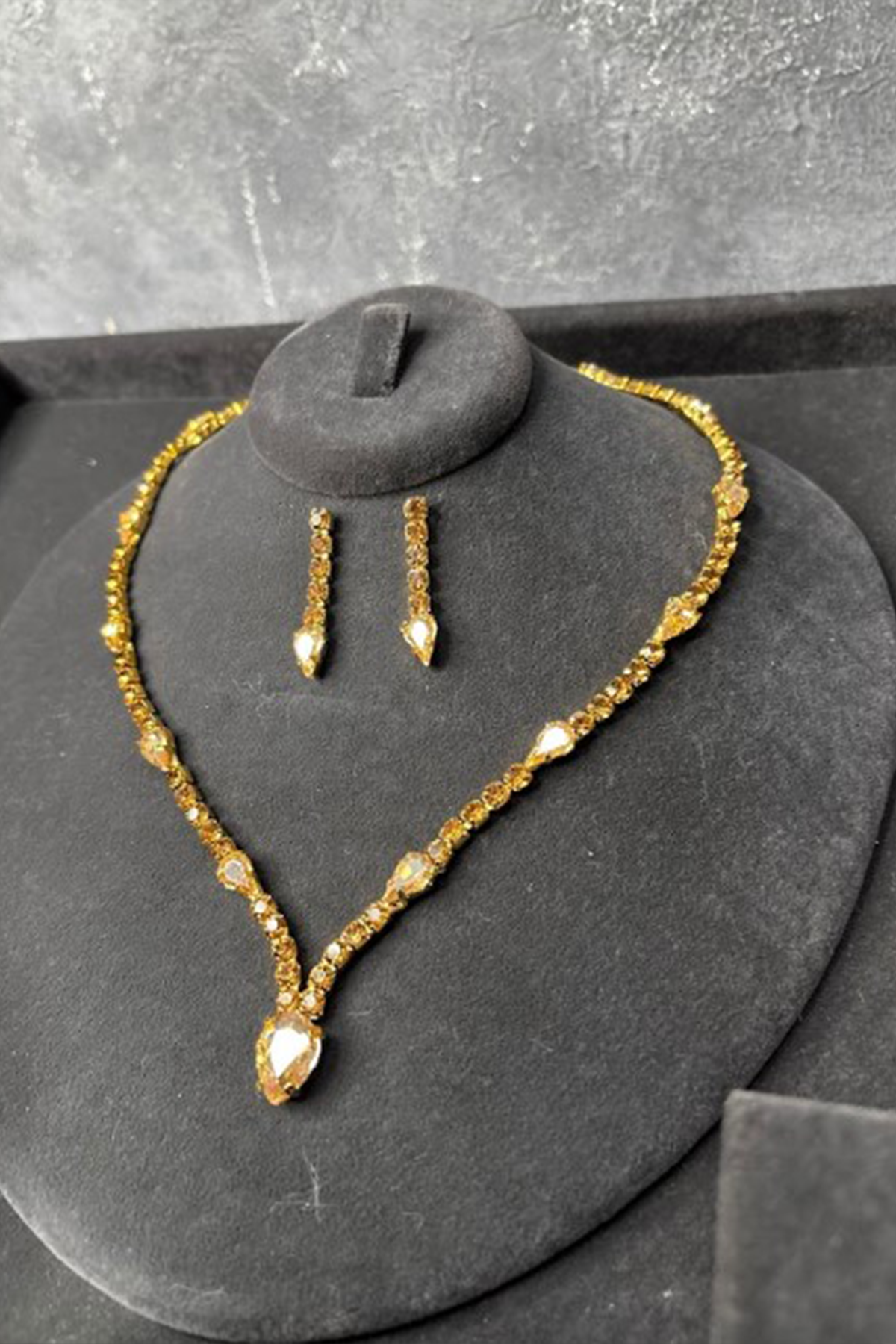 Gold Renk Premium Taşlı Kolye Küpe Set Lüks Işıltılı Abiye Düğün Takı