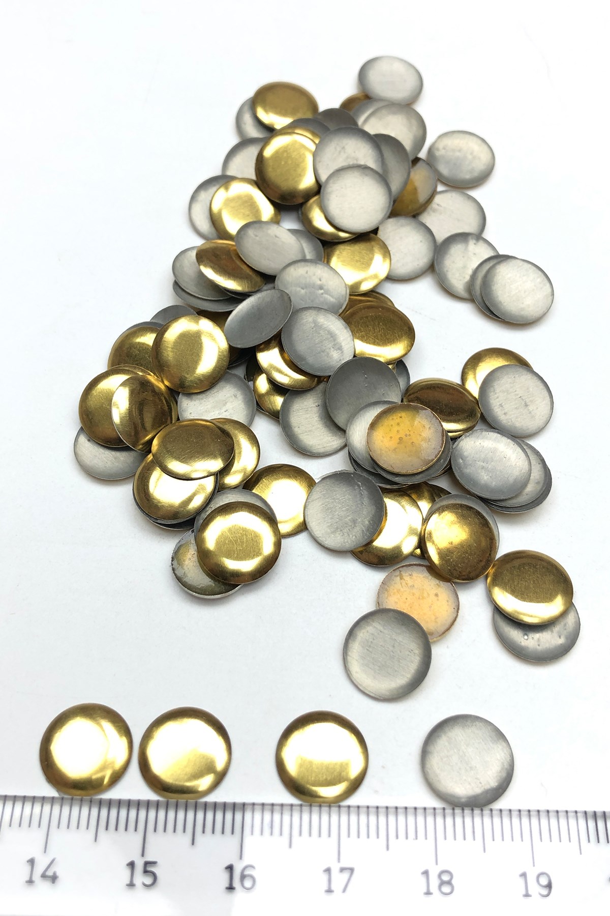 Gold Renk Ütüyle Yapışan Yuvarlak Metal