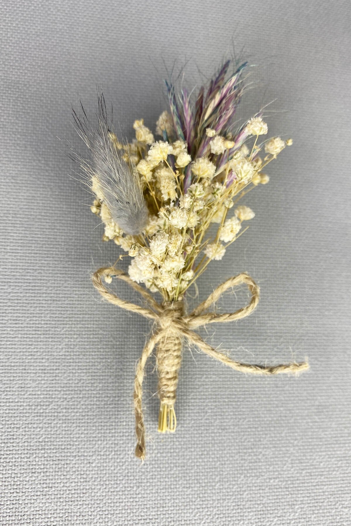 Gri Krem Cipsolu Damat Yaka Çiçeği