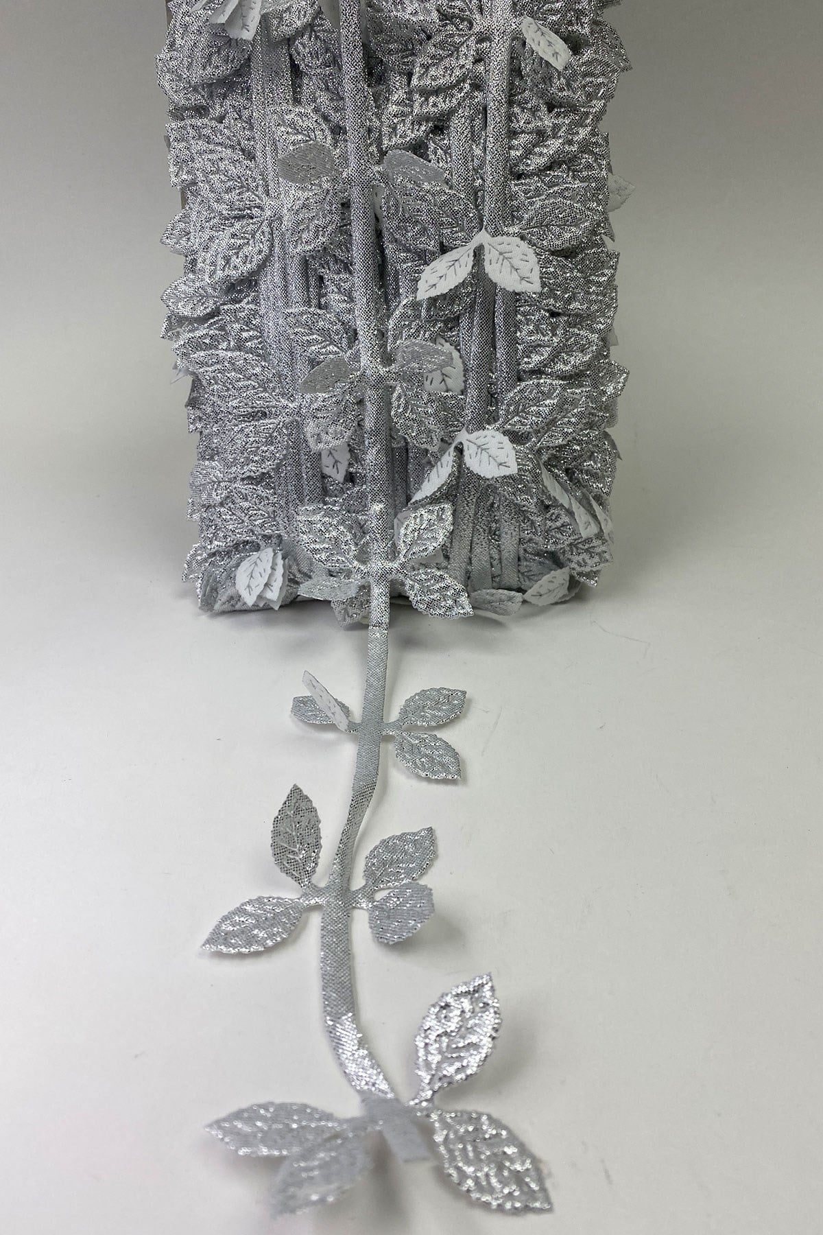 Silver Decorative 4 Leaf Strip Water Stone 1 mt
