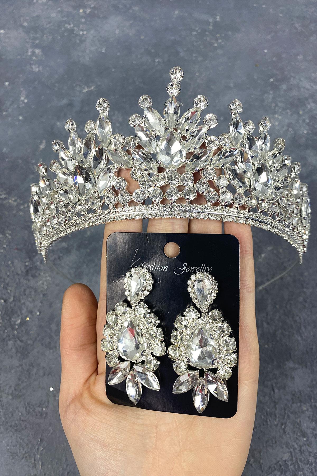 Silver Pera Bridal Crown And Studded Earrings