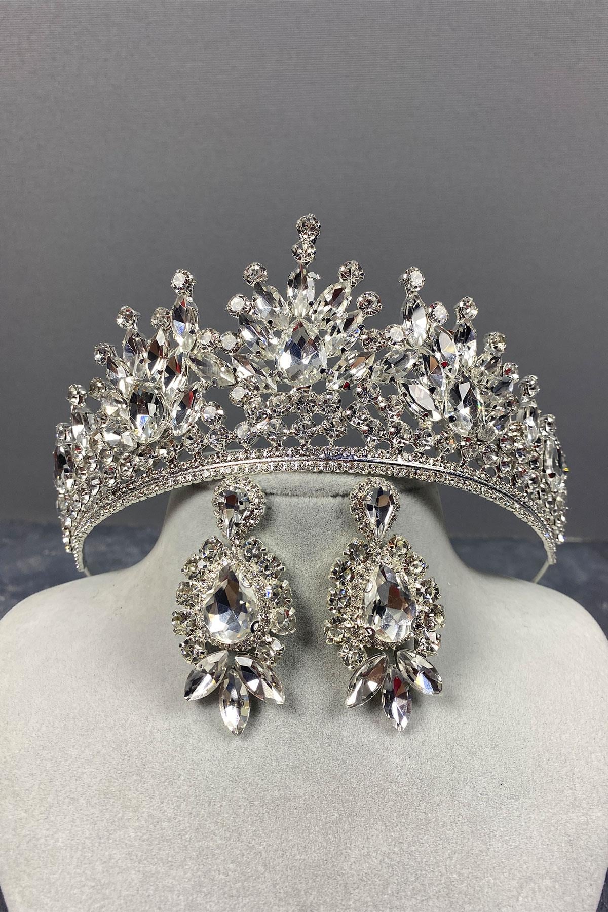 Silver Pera Bridal Crown And Studded Earrings